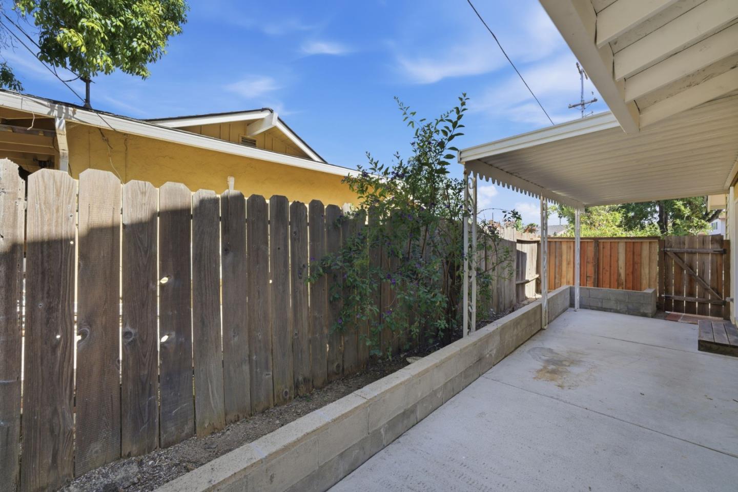 3350 Woodside Lane