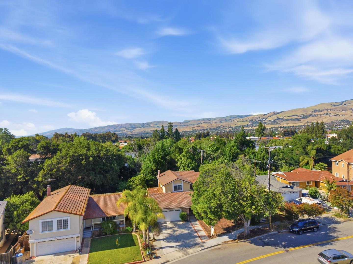 3350 Woodside Lane