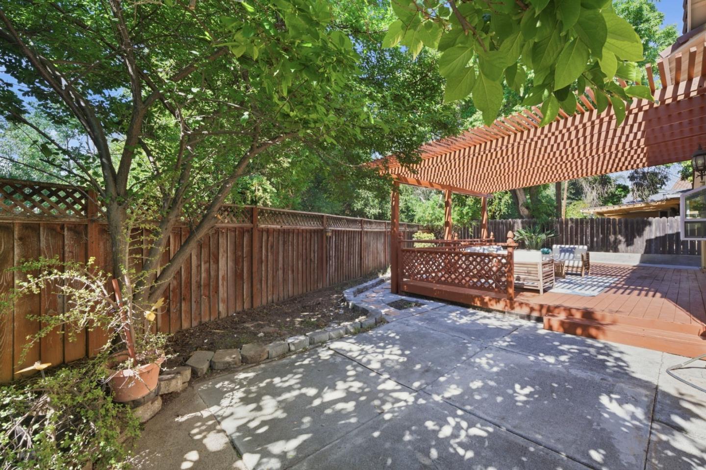 3350 Woodside Lane