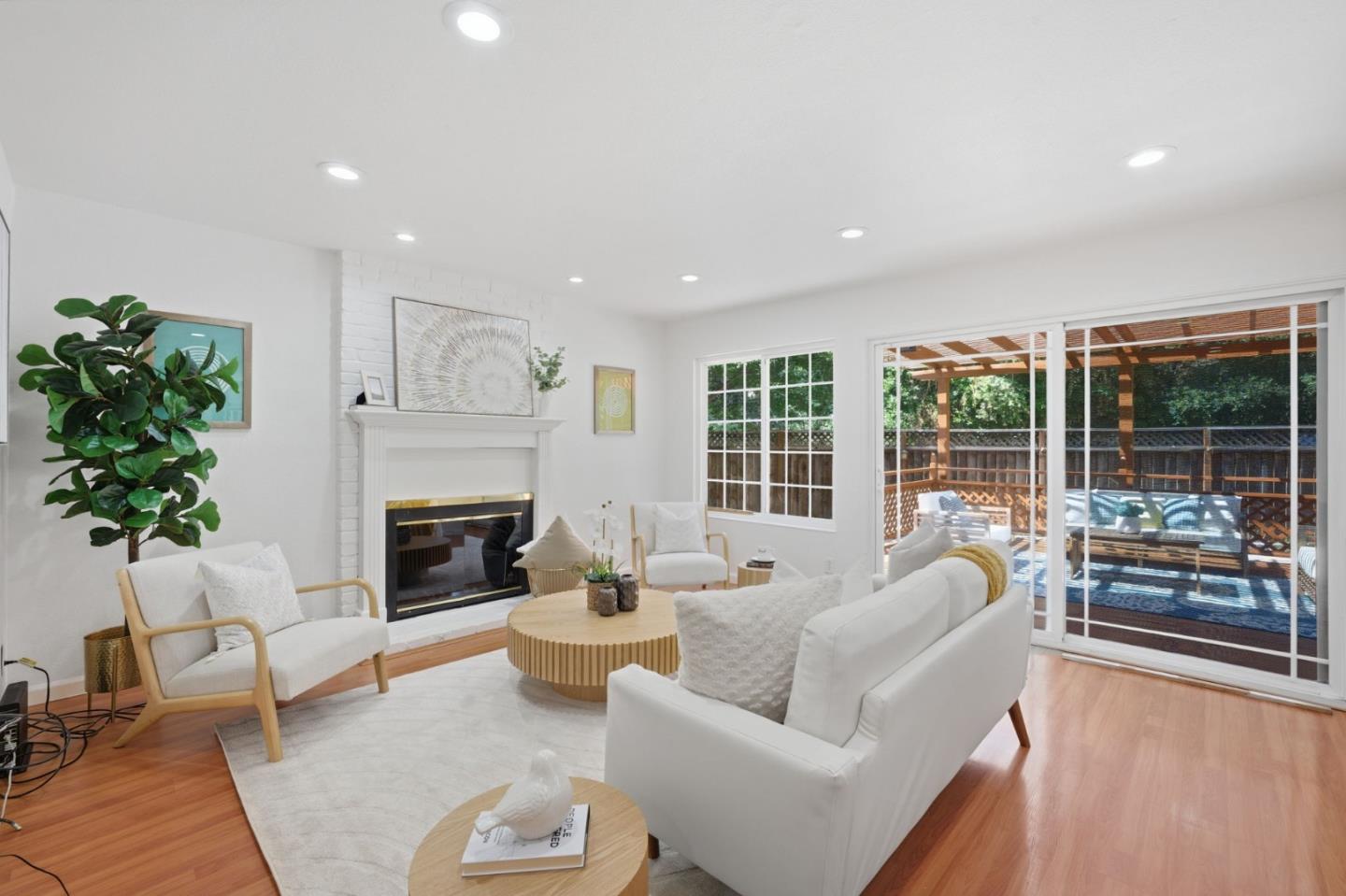 3350 Woodside Lane