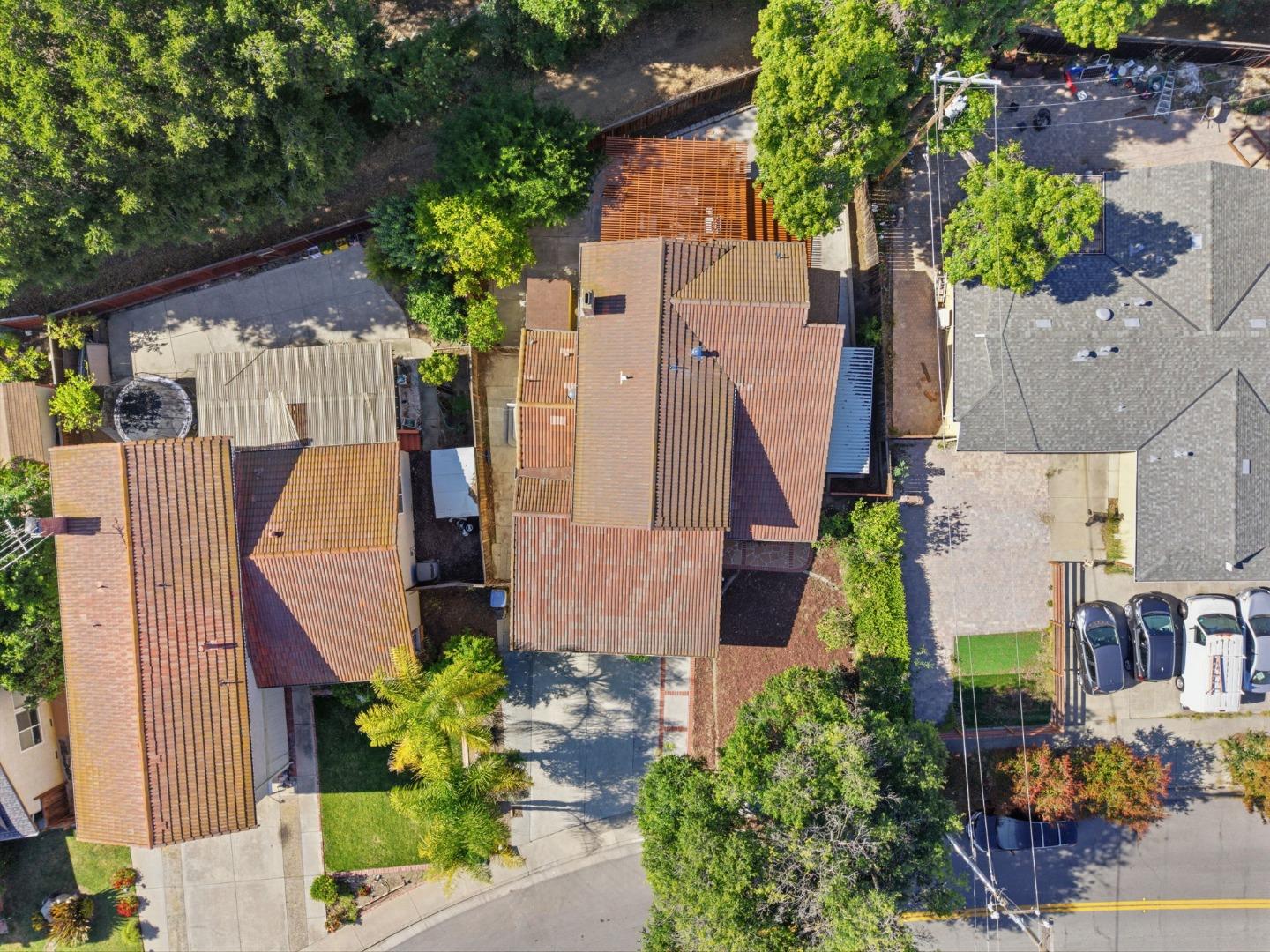3350 Woodside Lane