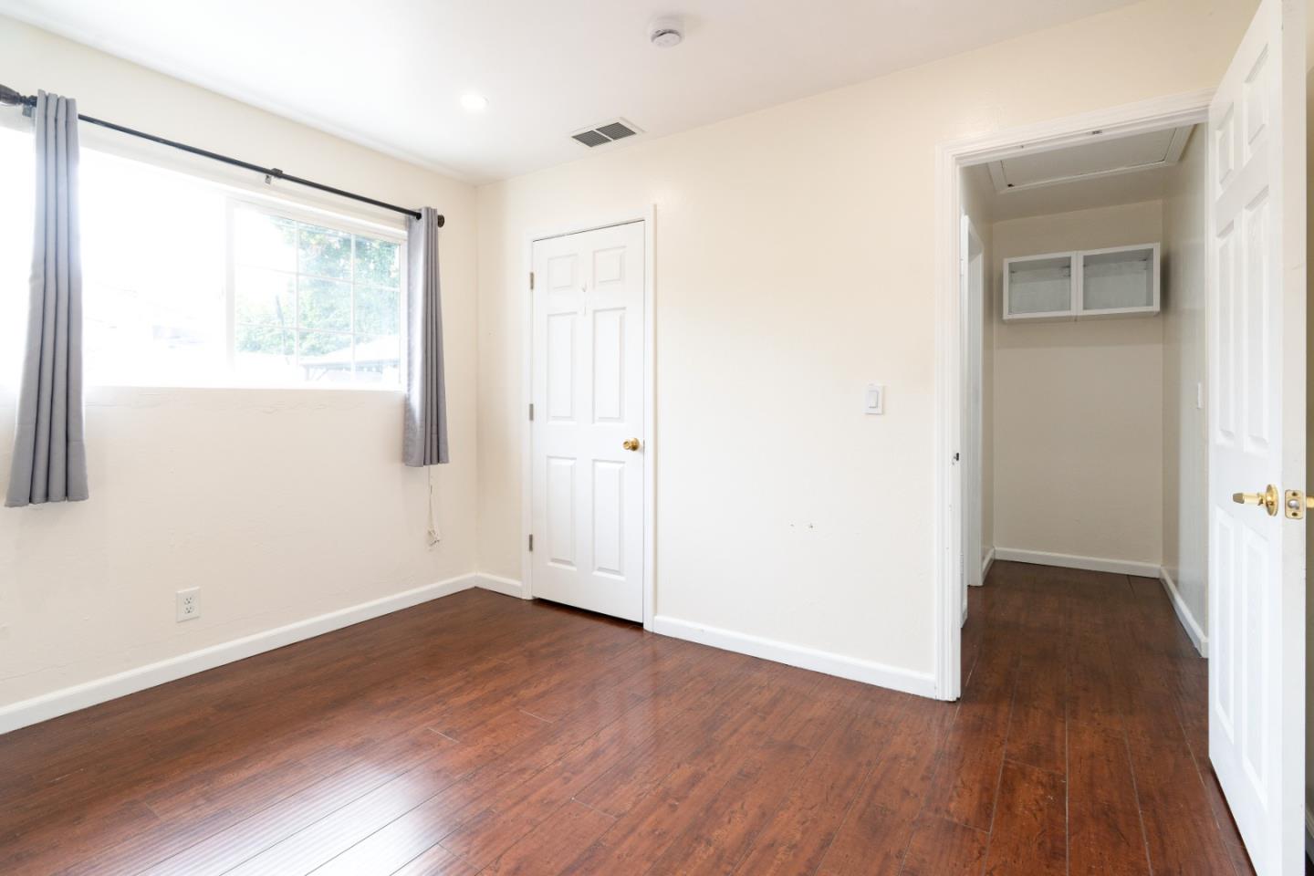 1032 Sinbad AVE