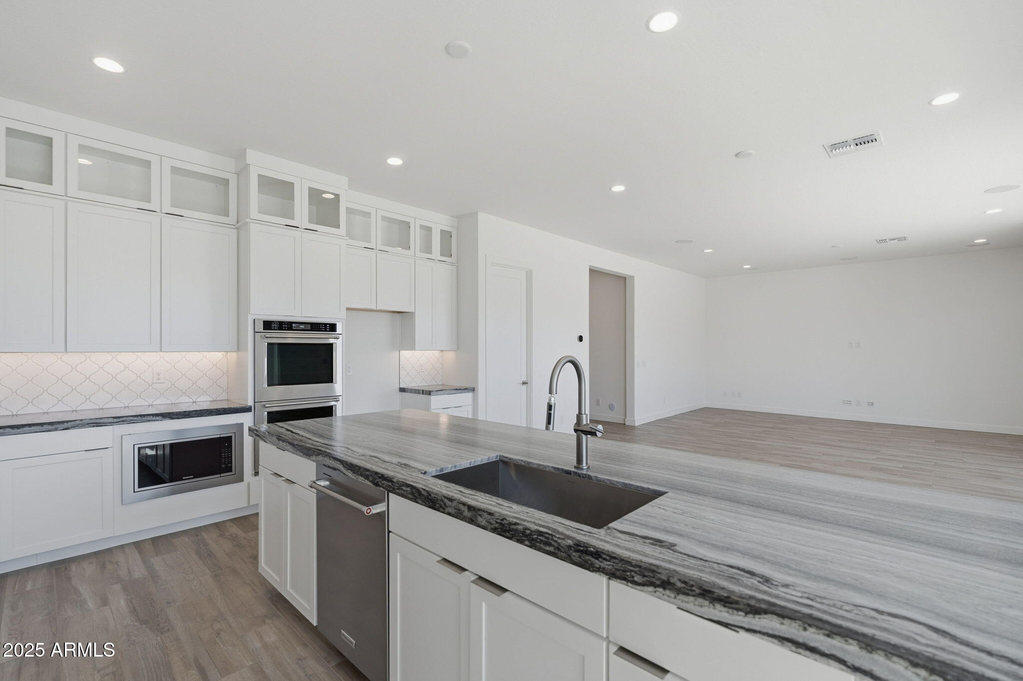 3323 W SUNSTONE Drive