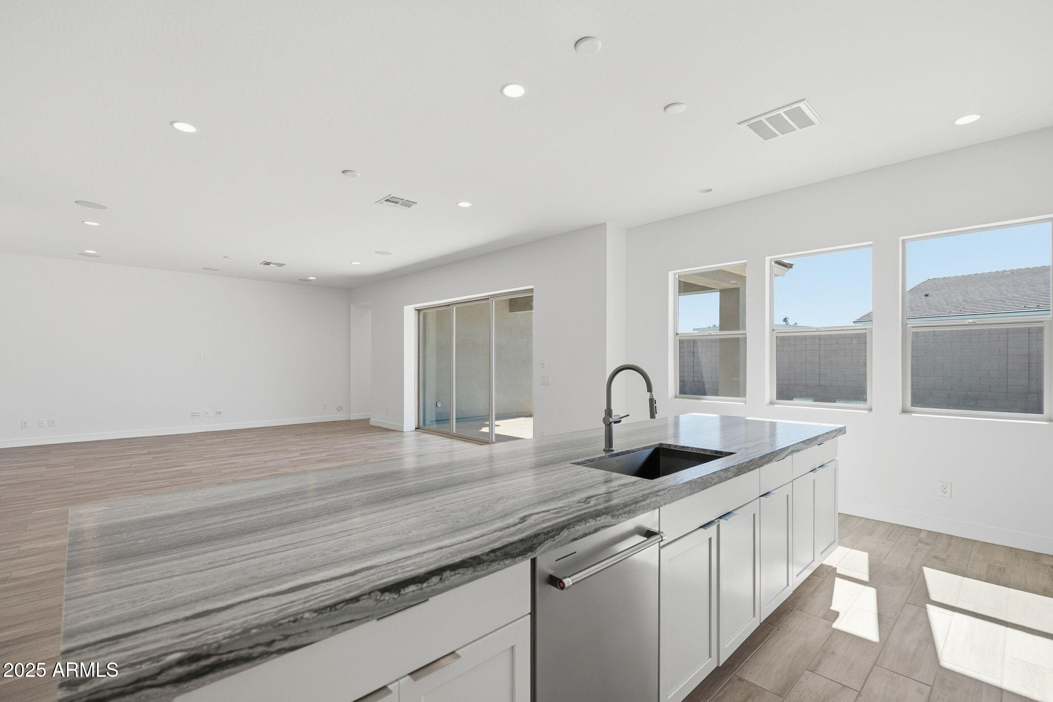 3323 W SUNSTONE Drive