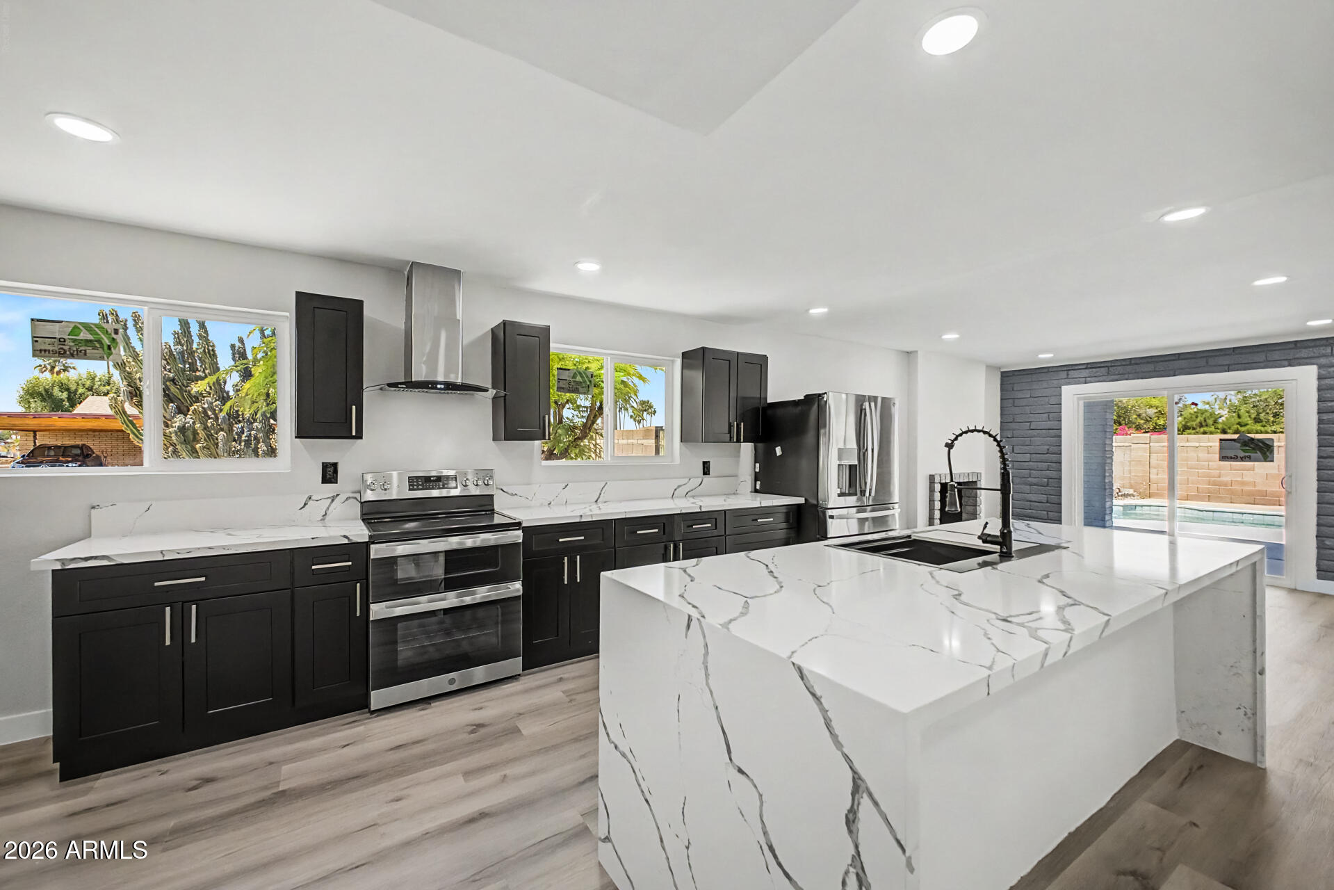 504 E FREMONT Drive