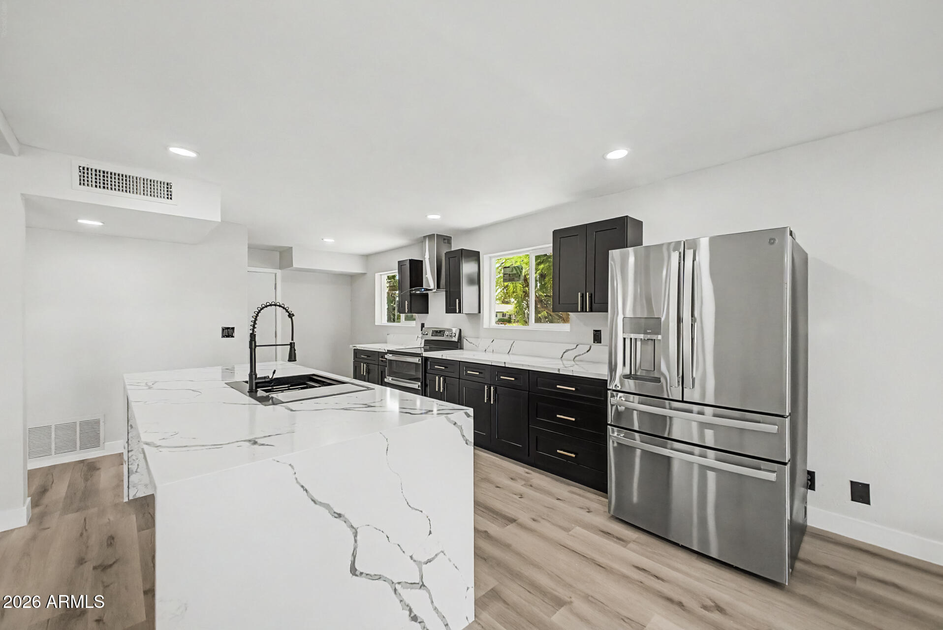 504 E FREMONT Drive