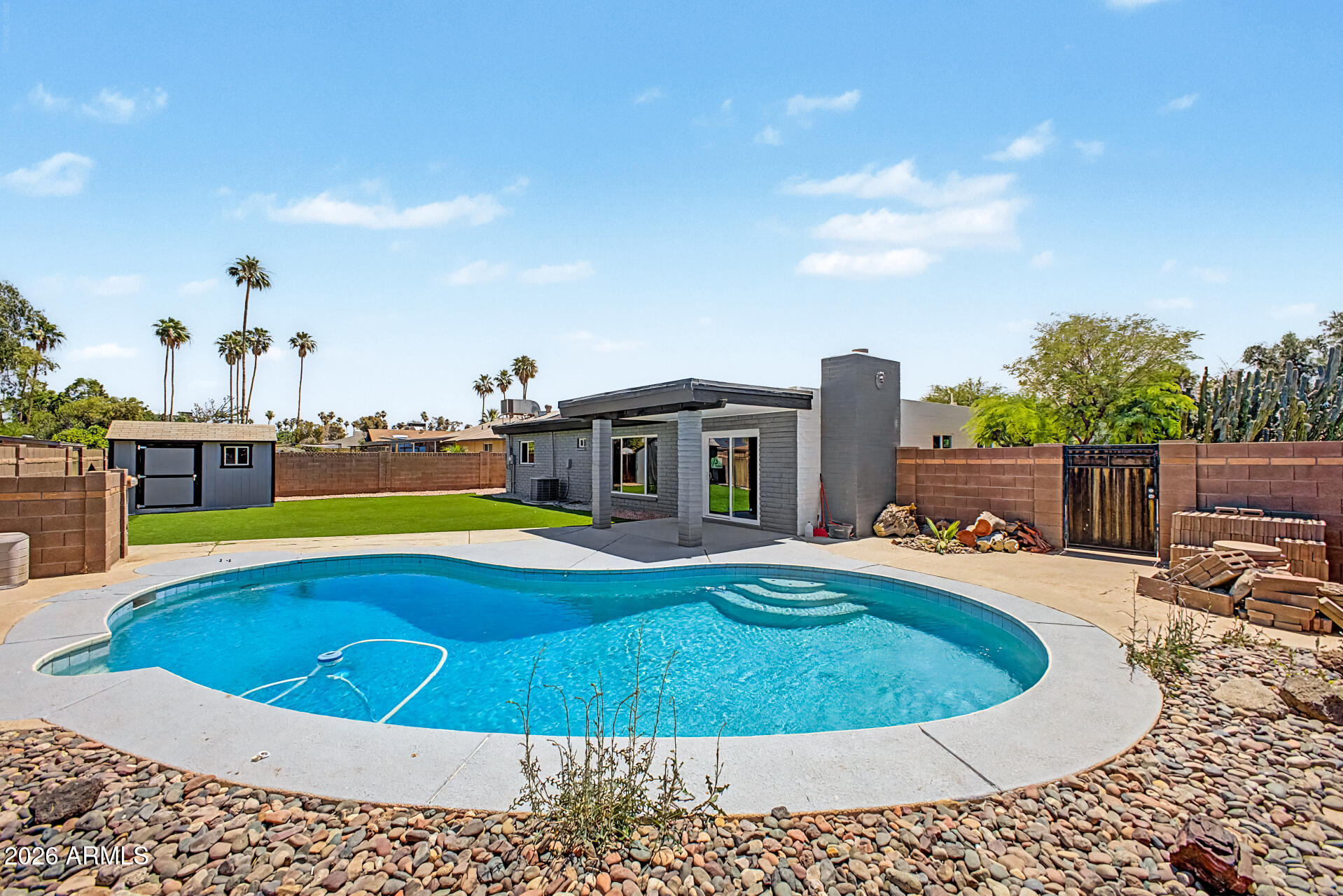 504 E FREMONT Drive