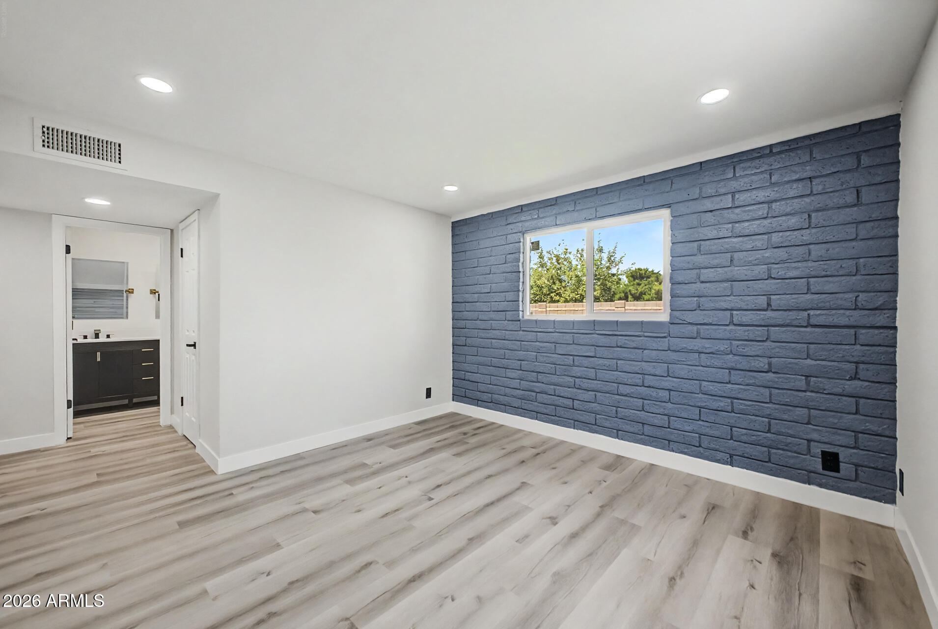 504 E FREMONT Drive