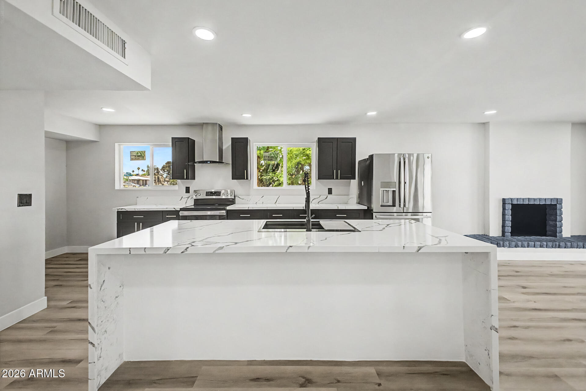 504 E FREMONT Drive