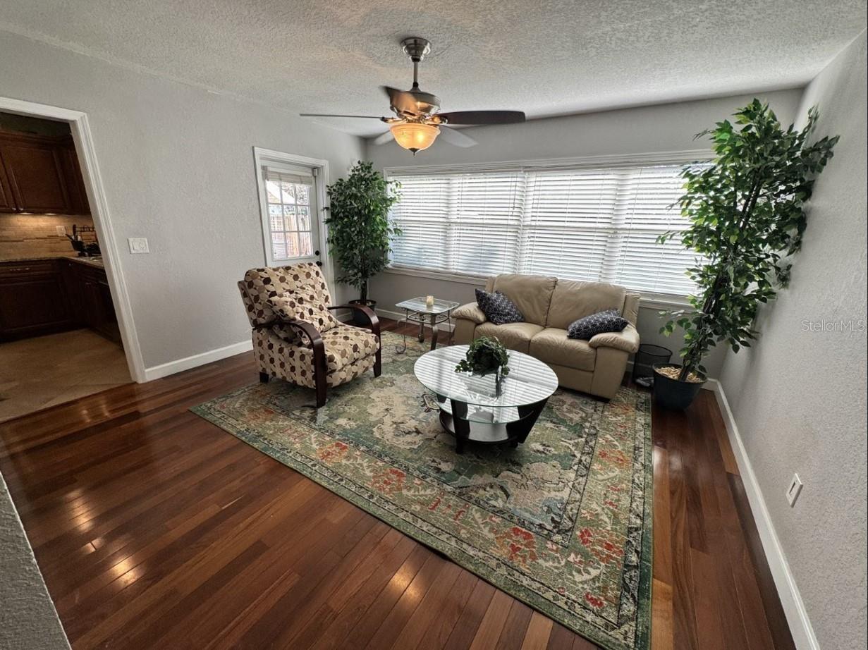 305 SAINT AUGUSTINE AVE