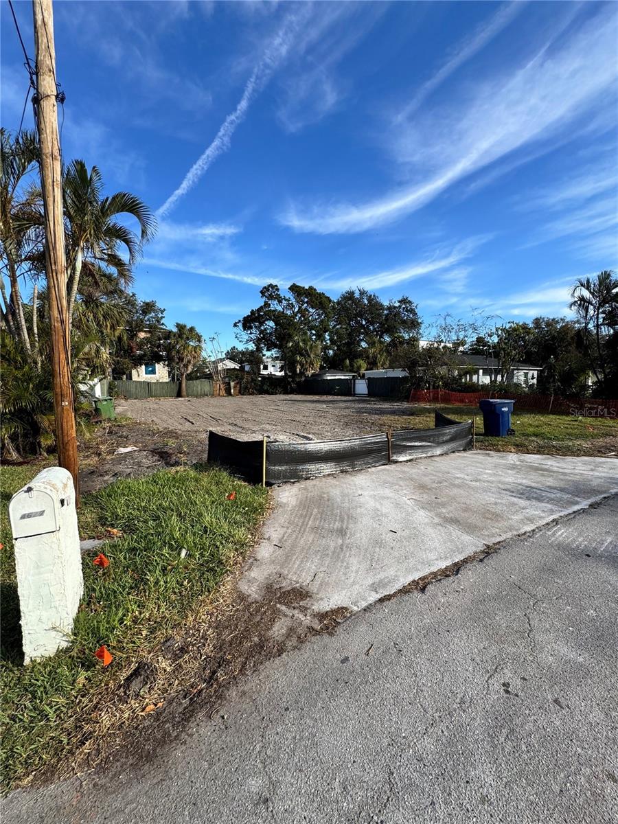 4627 W BAY VILLA AVE