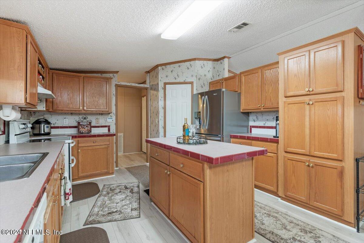 7205 PAUL HOWARD Drive