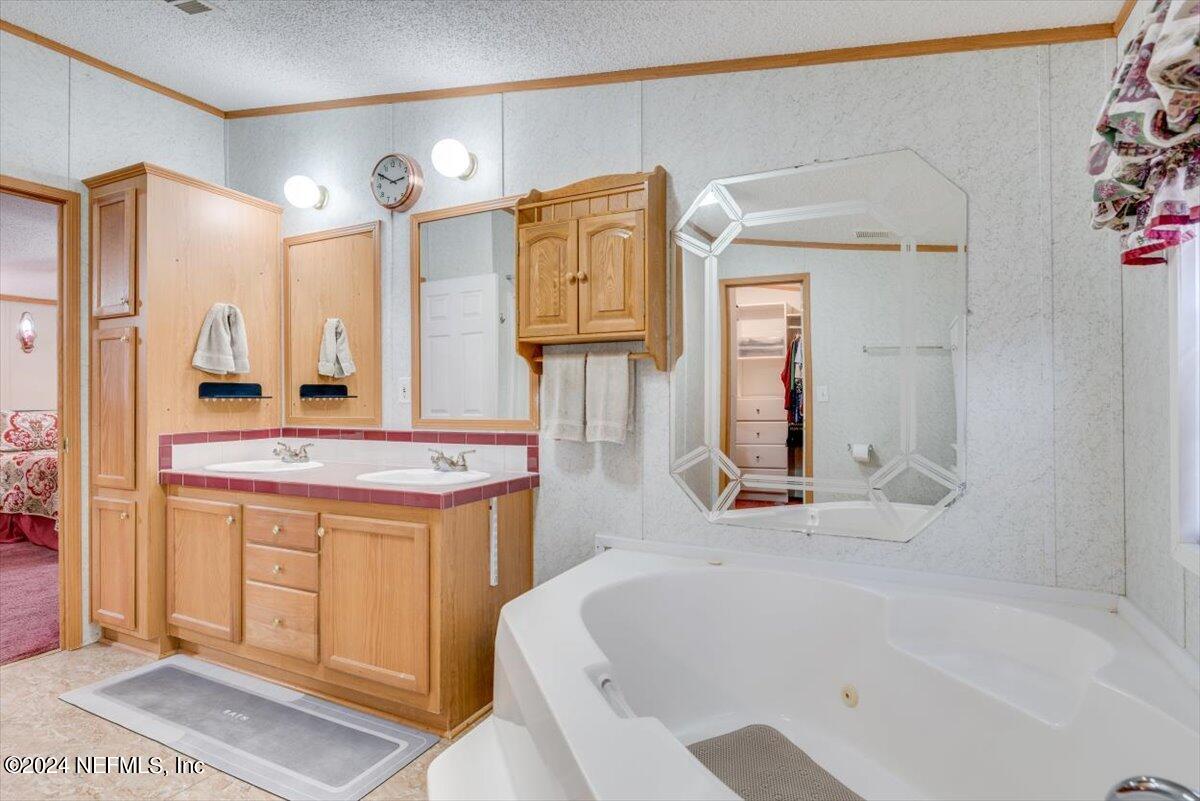 7205 PAUL HOWARD Drive