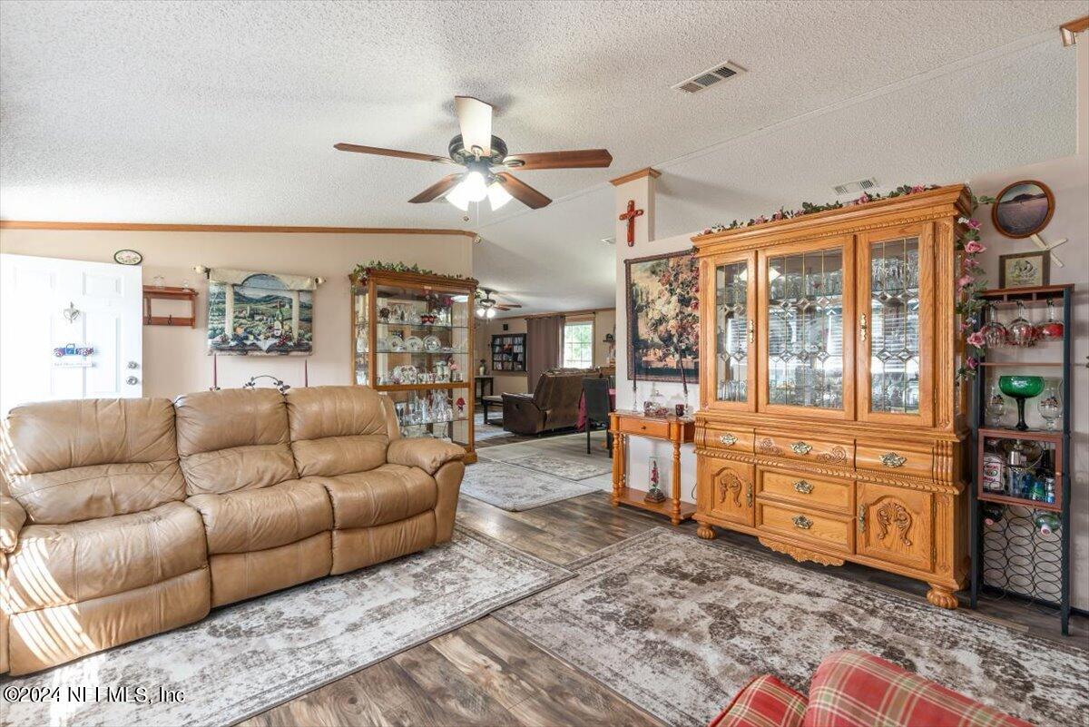 7205 PAUL HOWARD Drive