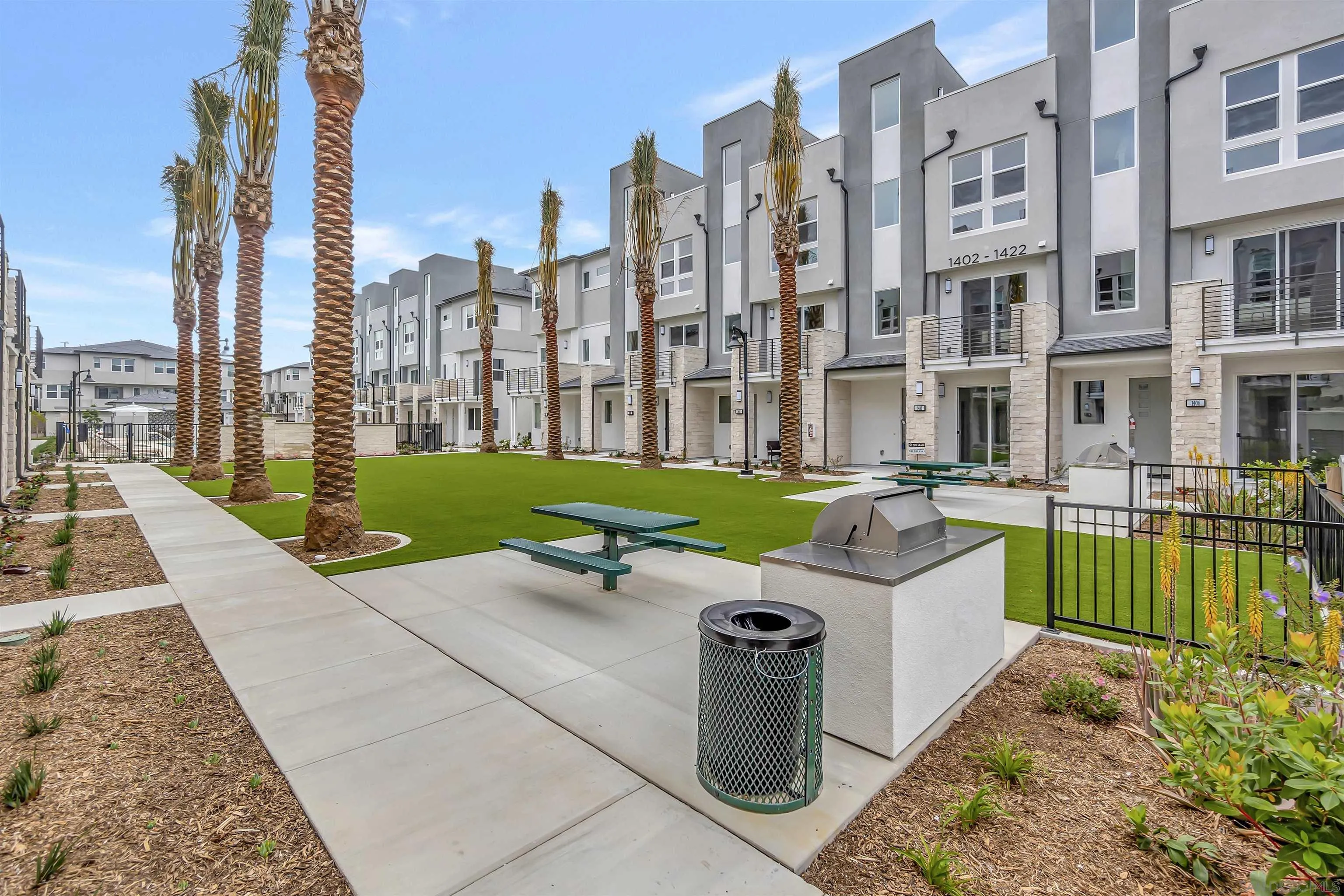1531 W Bushell