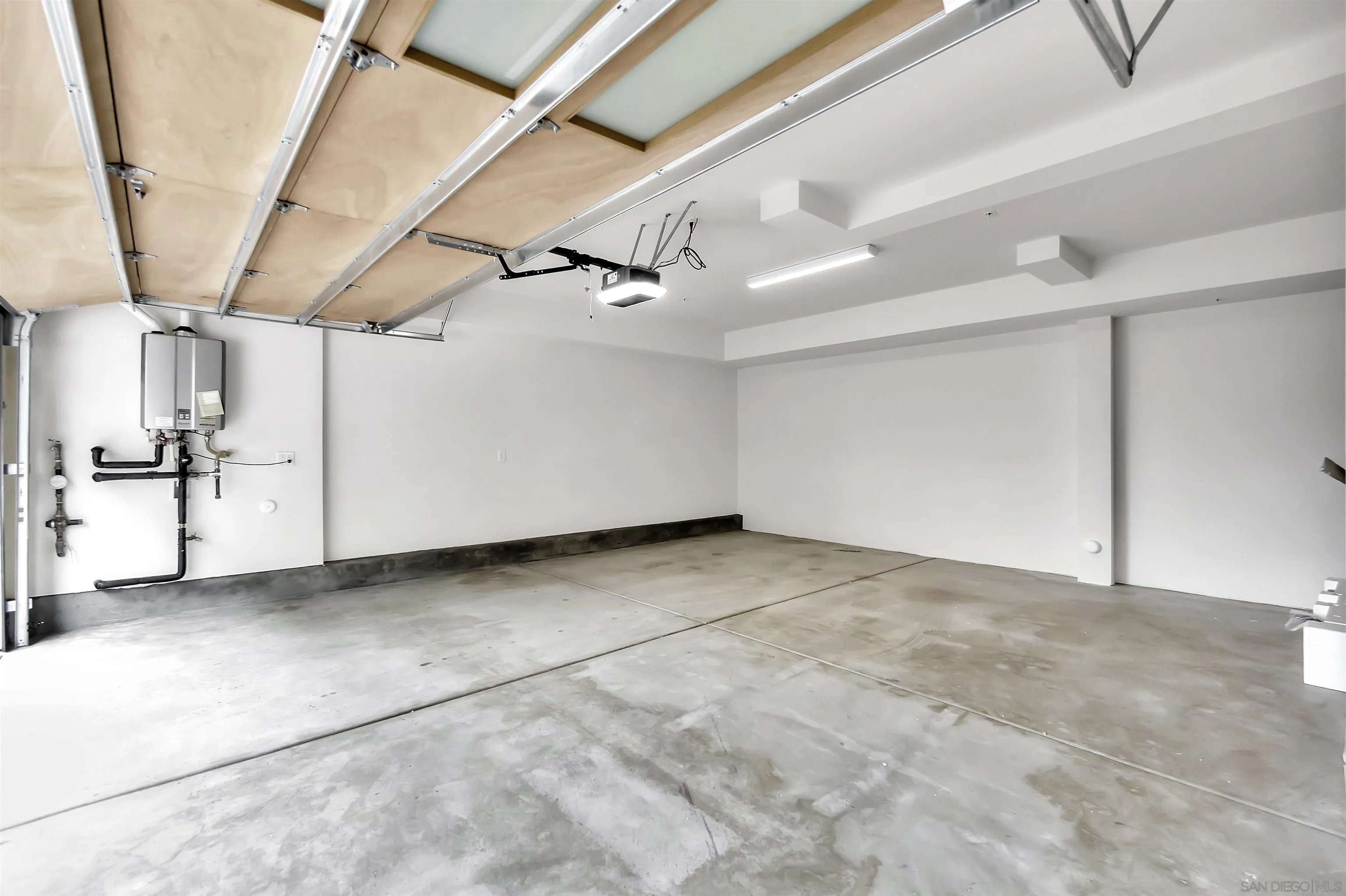 1531 W Bushell