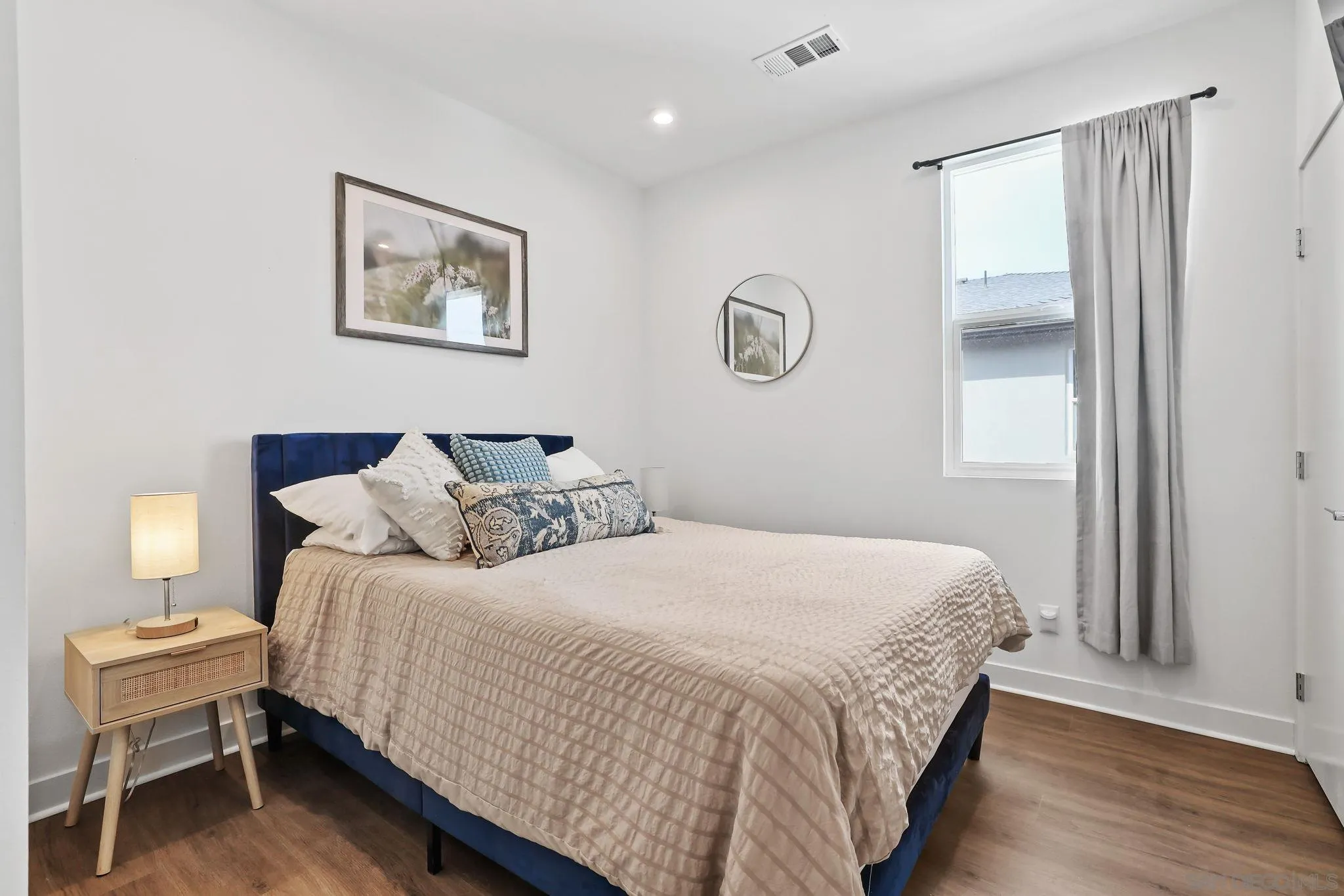 1531 W Bushell