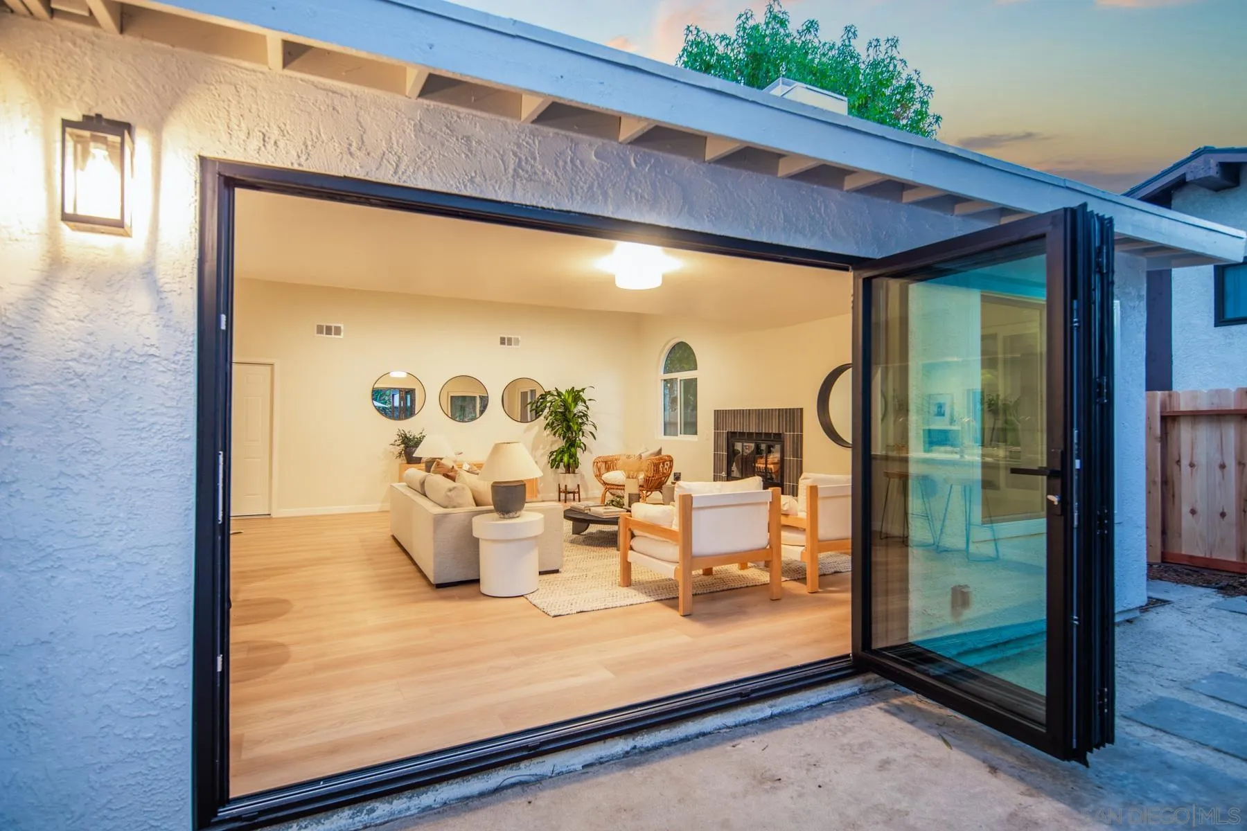 4103 Isle Dr