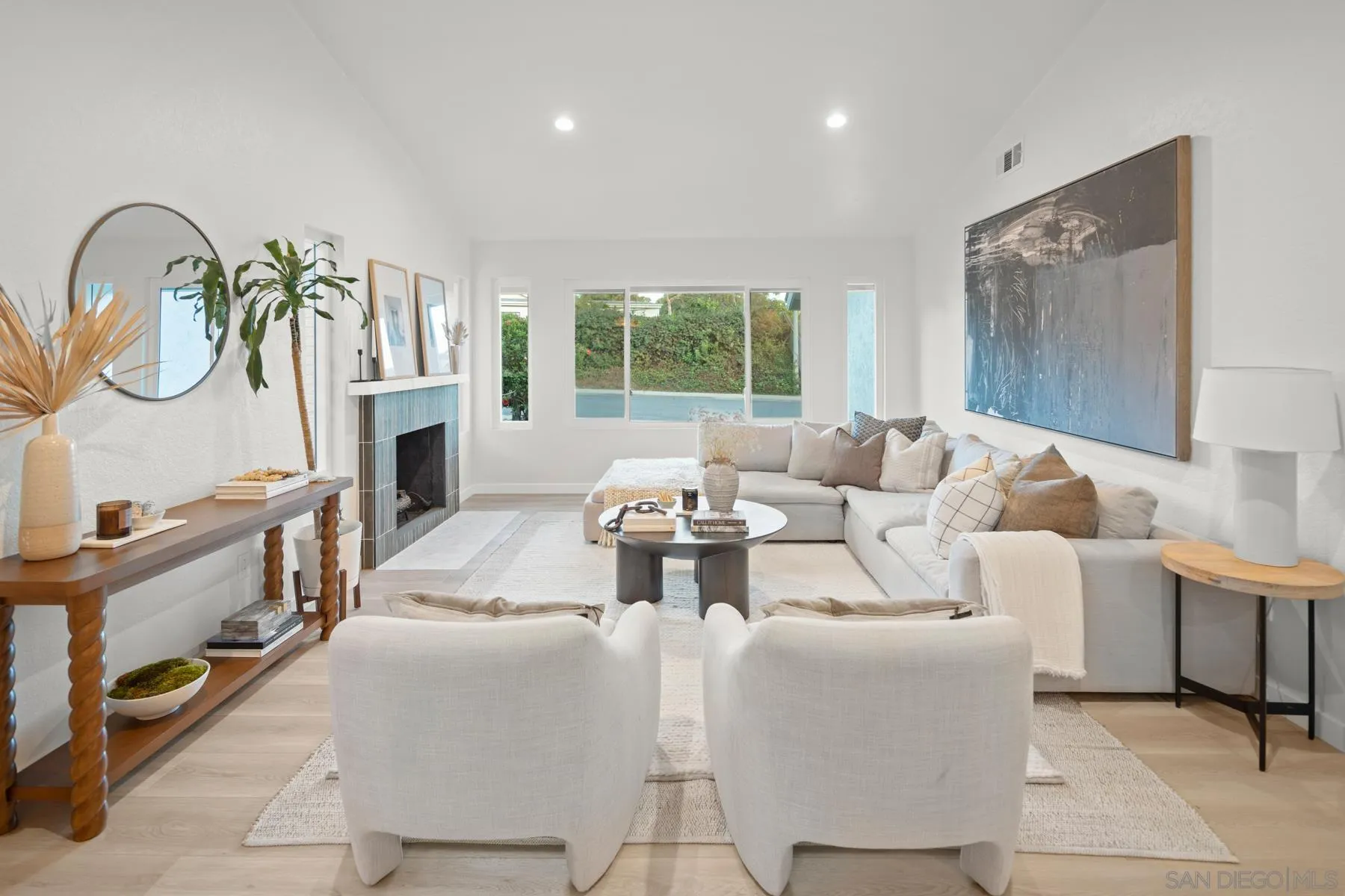 4103 Isle Dr
