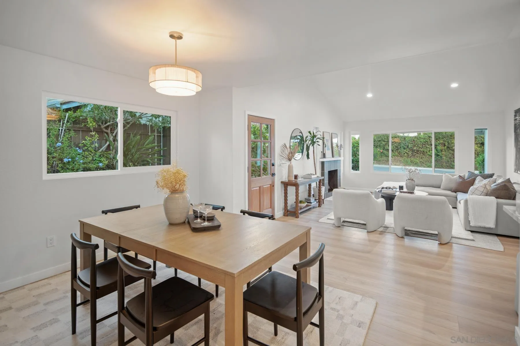4103 Isle Dr