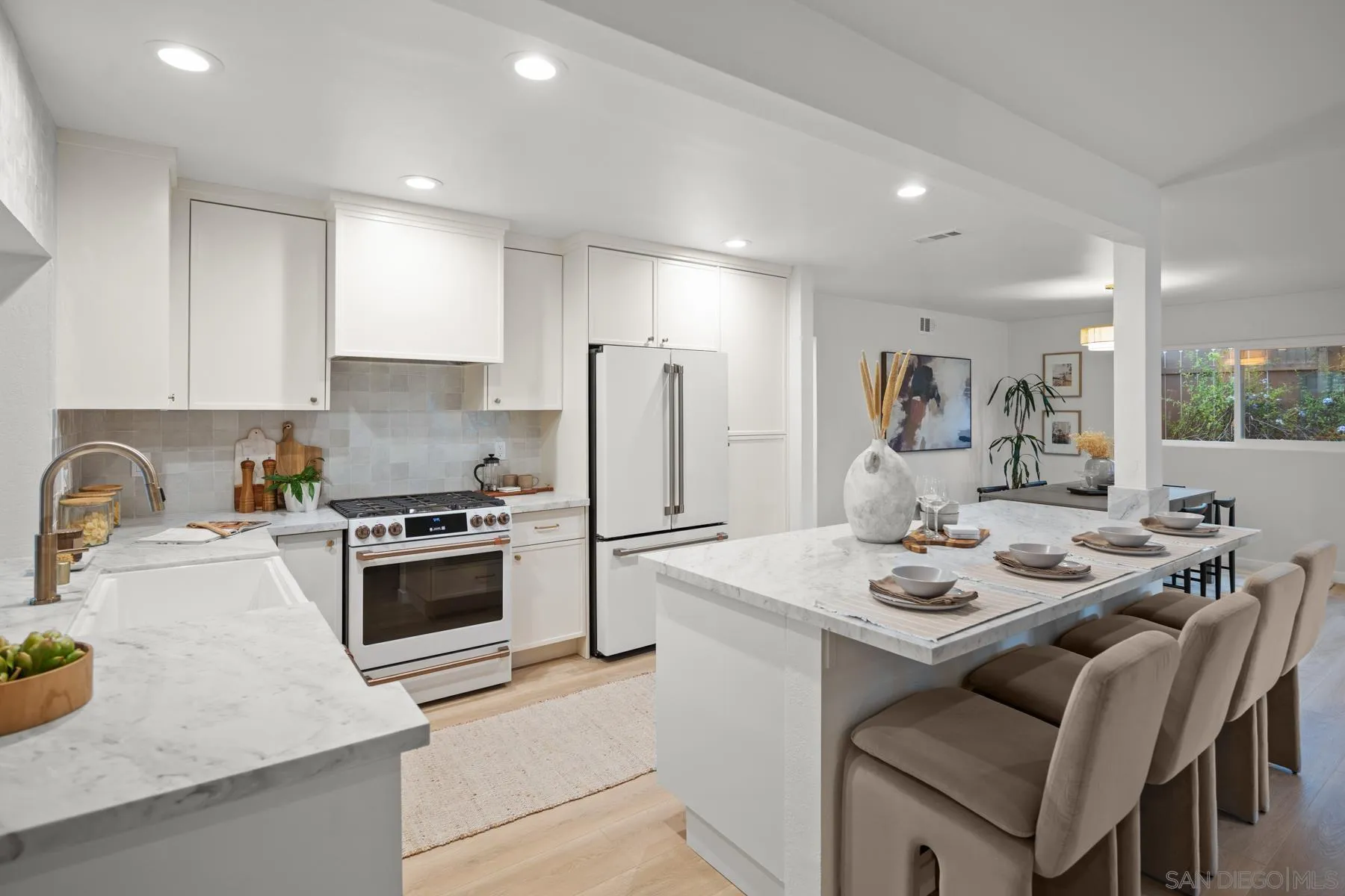 4103 Isle Dr