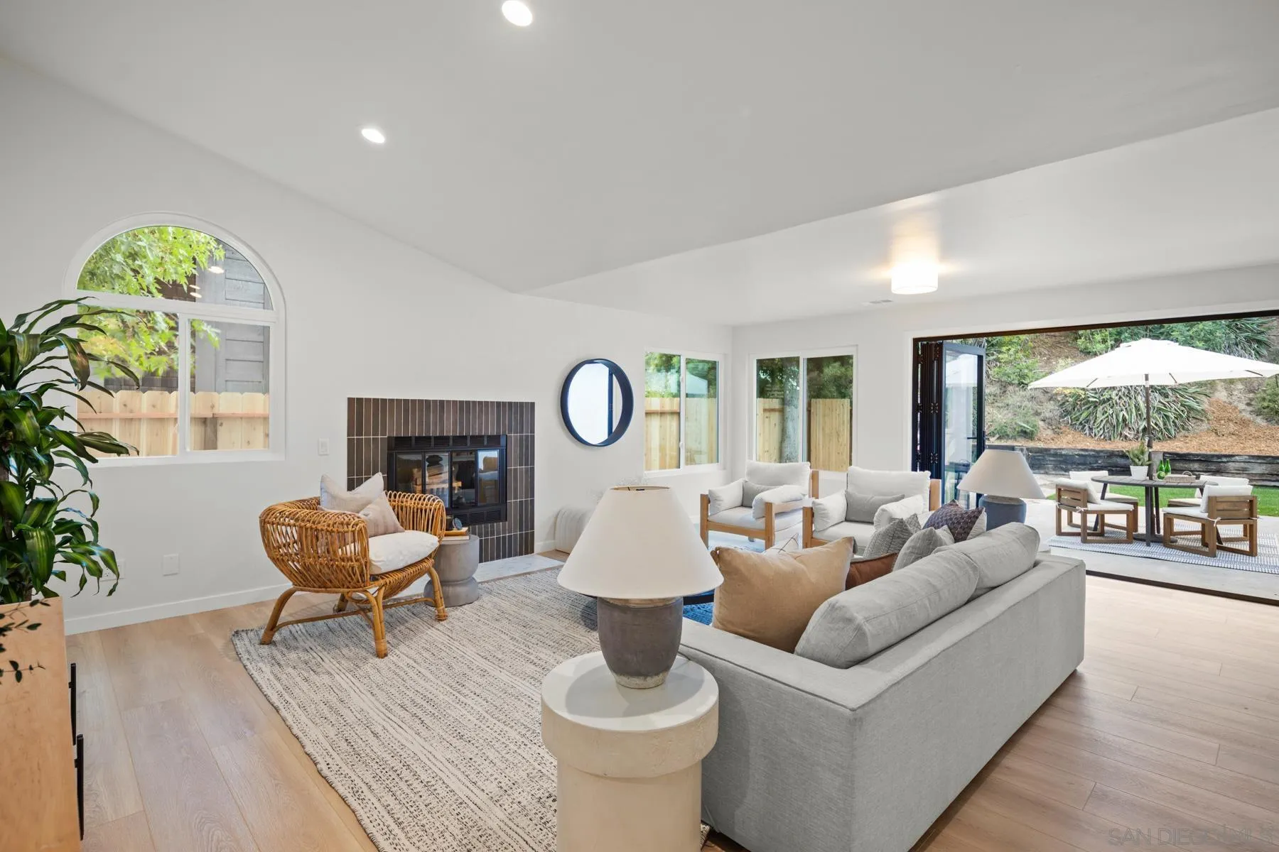 4103 Isle Dr