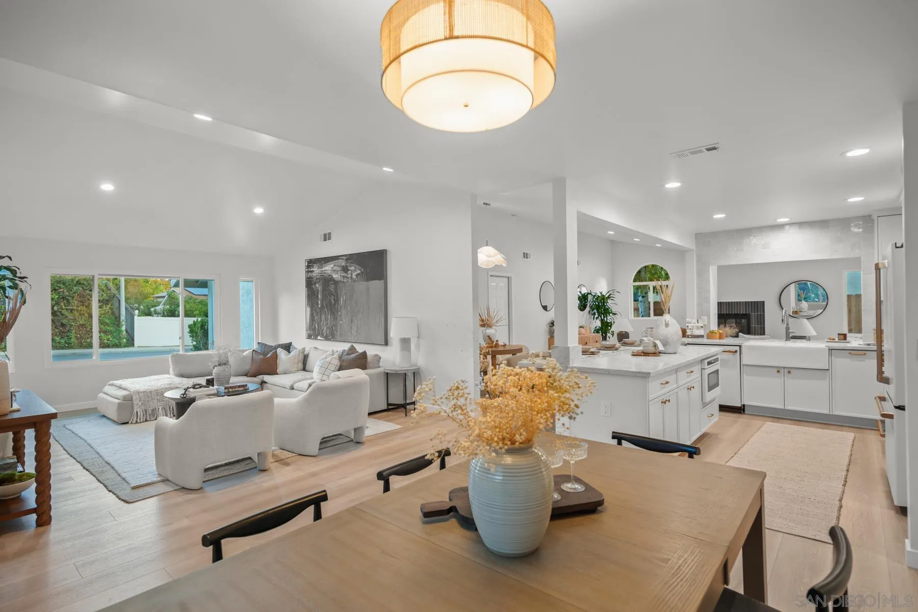 4103 Isle Dr