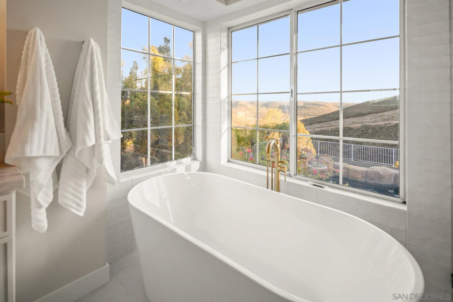 9975 Rue Chantemar, San Diego