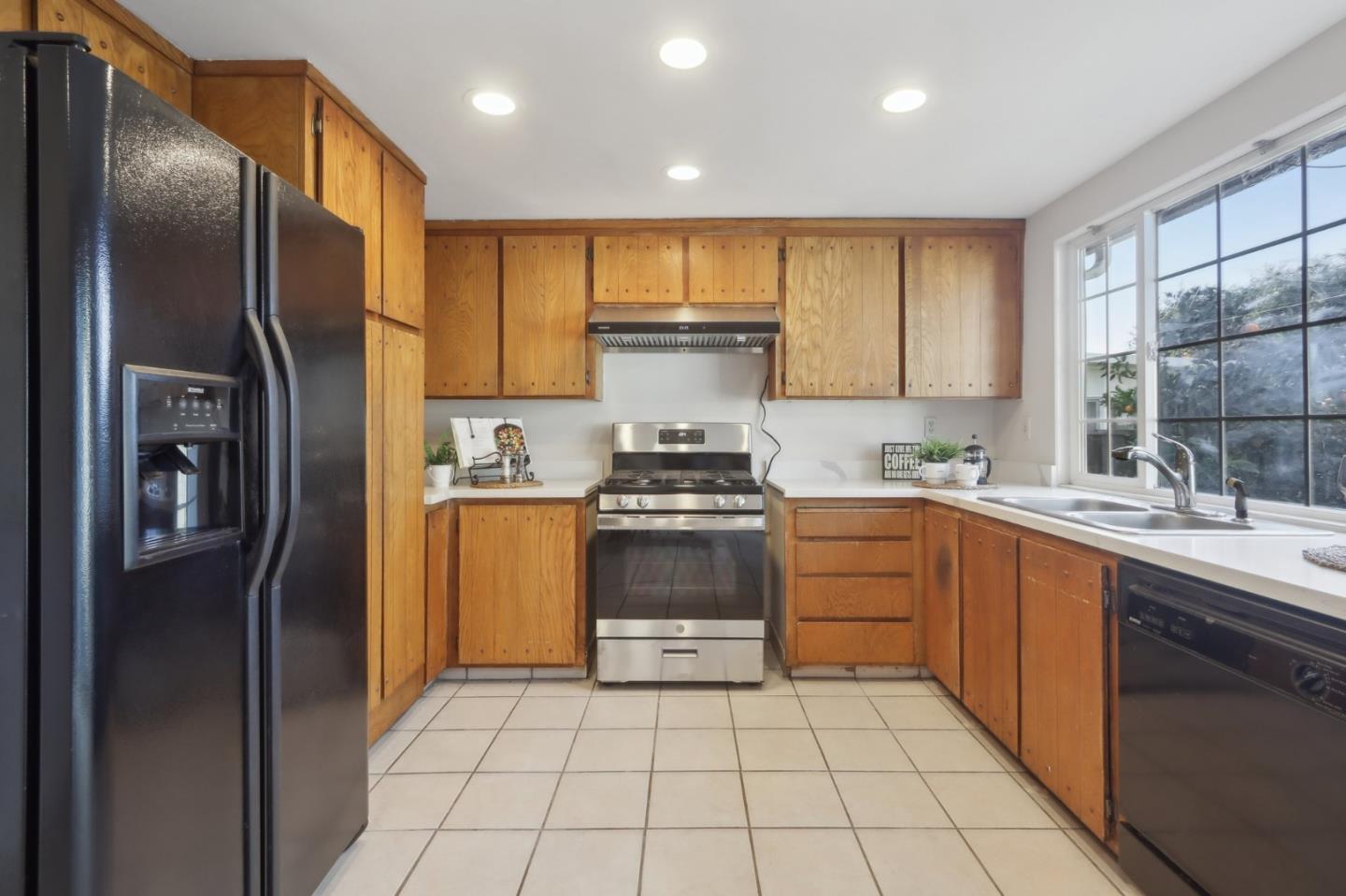 1293 Glacier DR