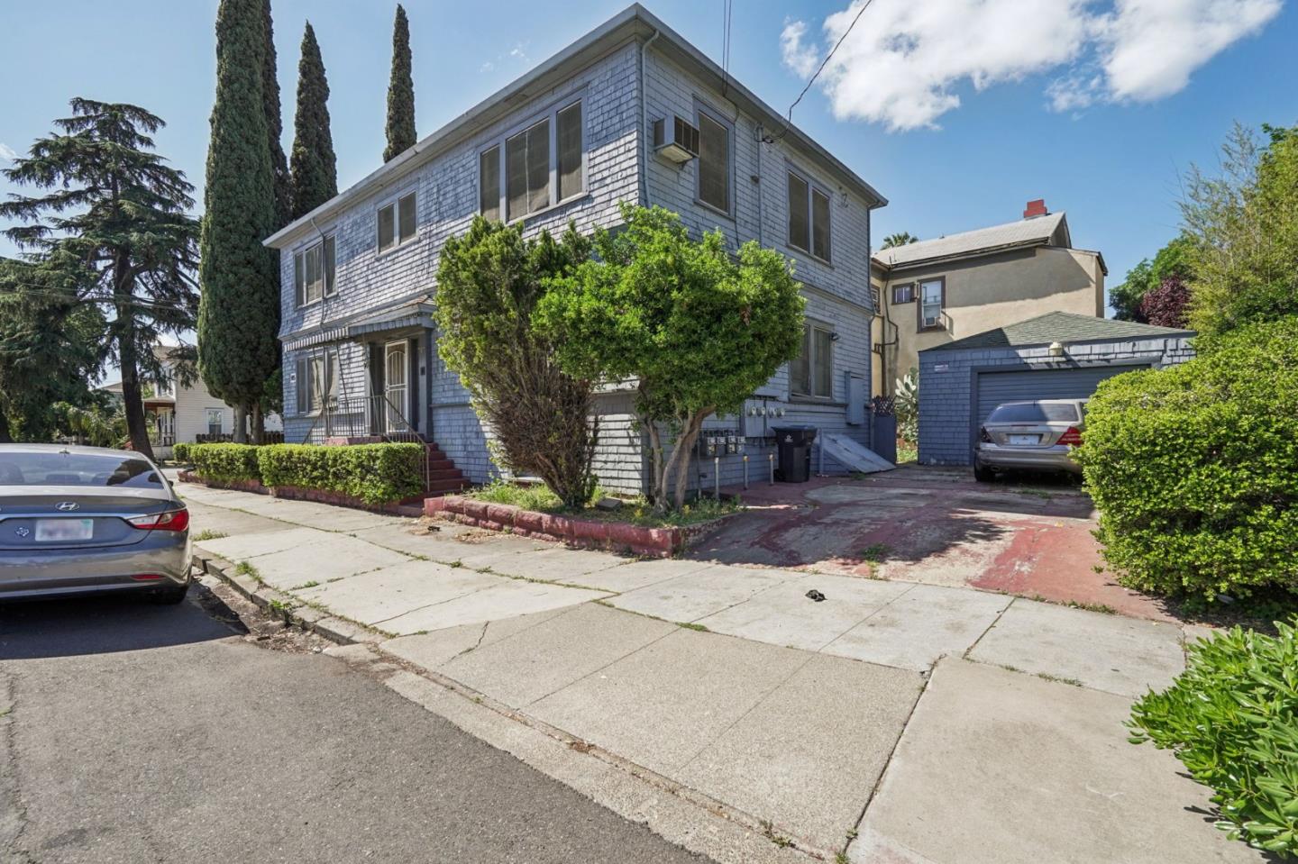 905 North Commerce Street