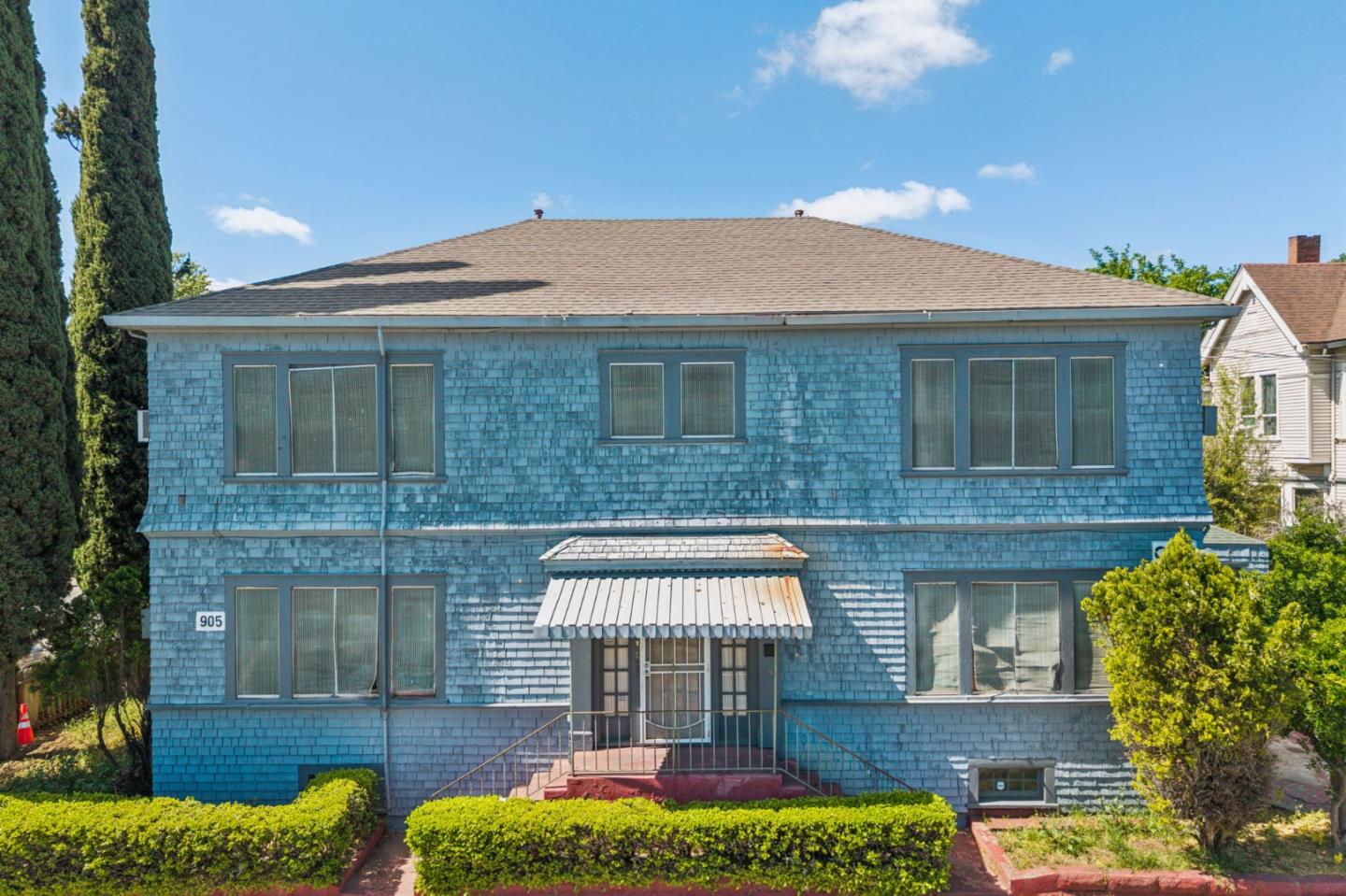 905 North Commerce Street