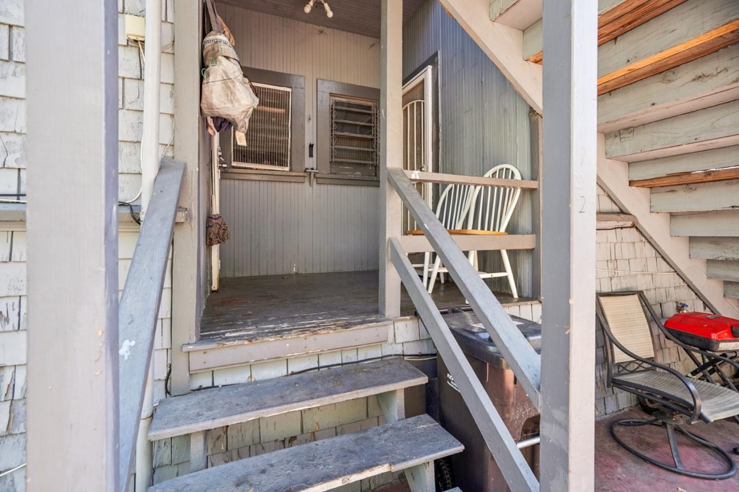 905 North Commerce Street