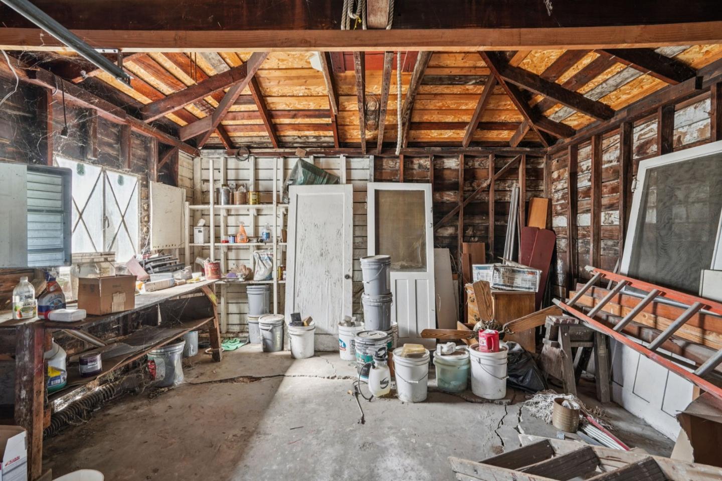 905 North Commerce Street