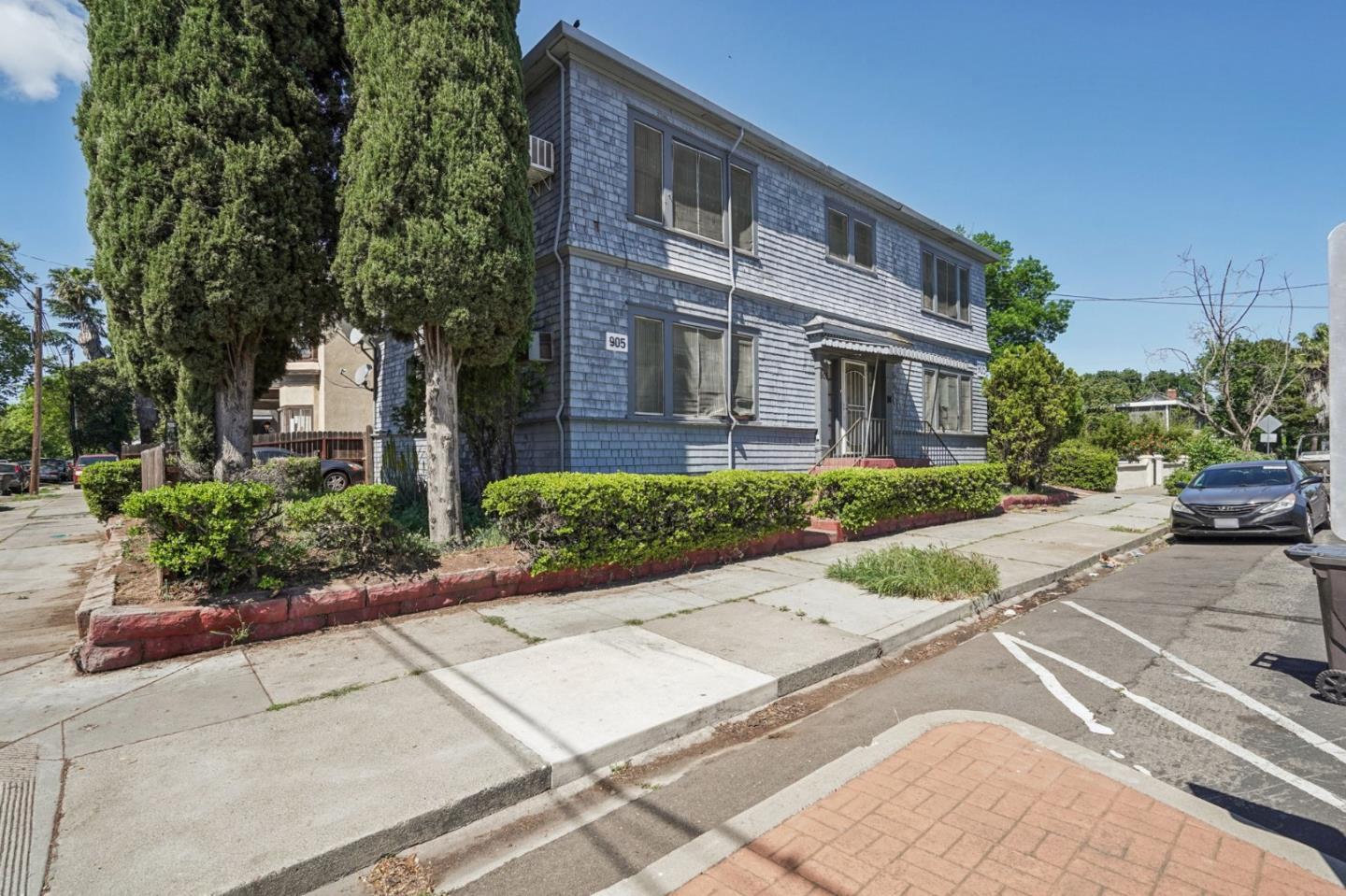 905 North Commerce Street