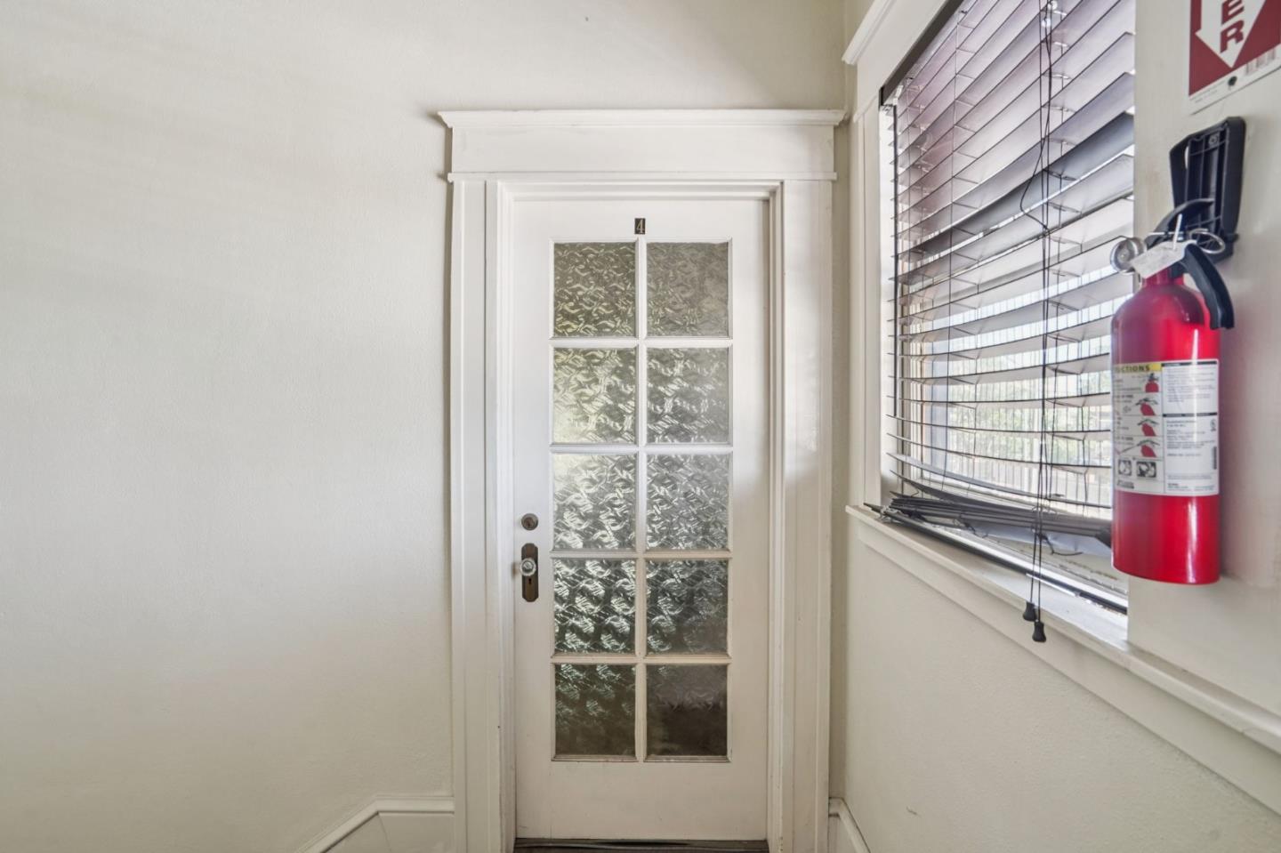 905 North Commerce Street