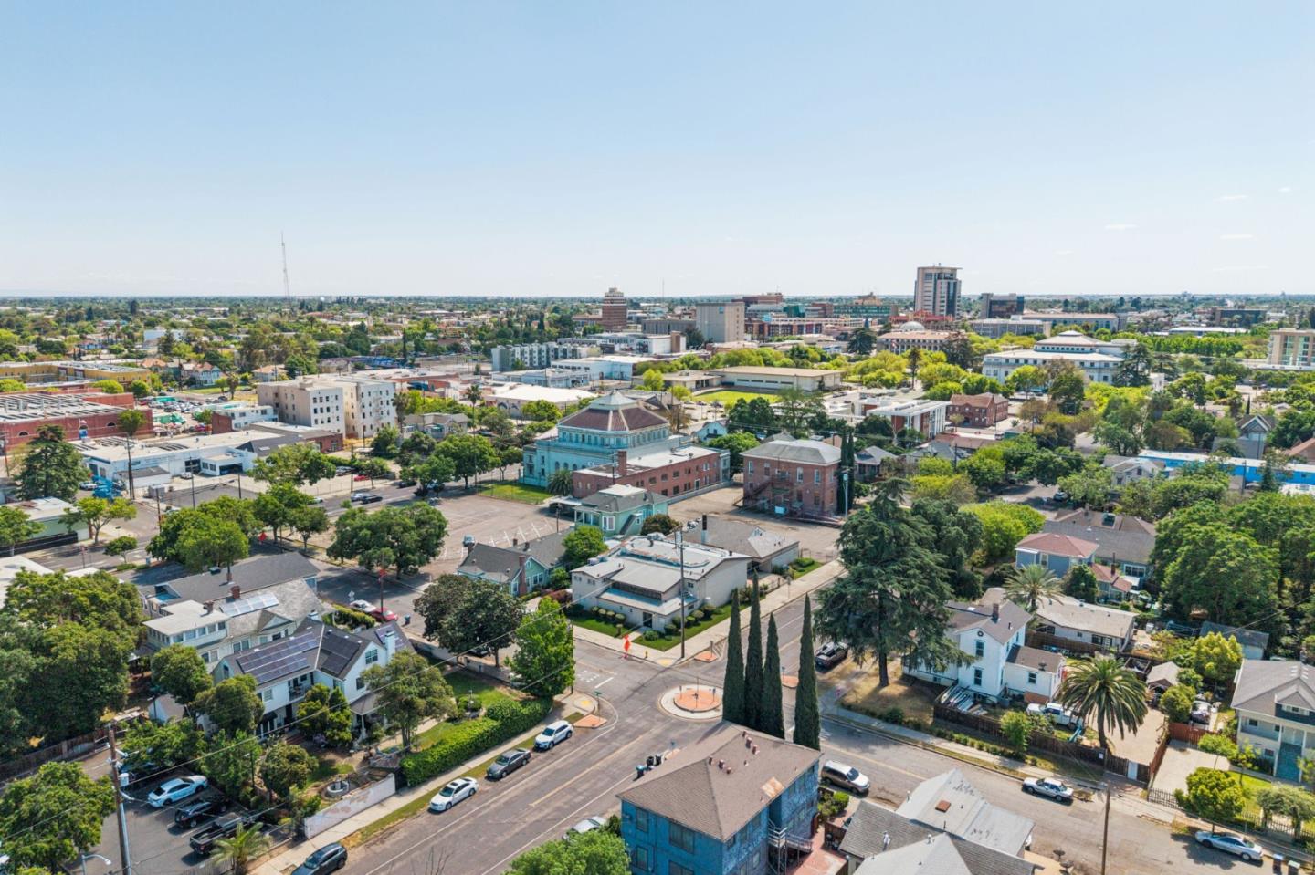 905 North Commerce Street