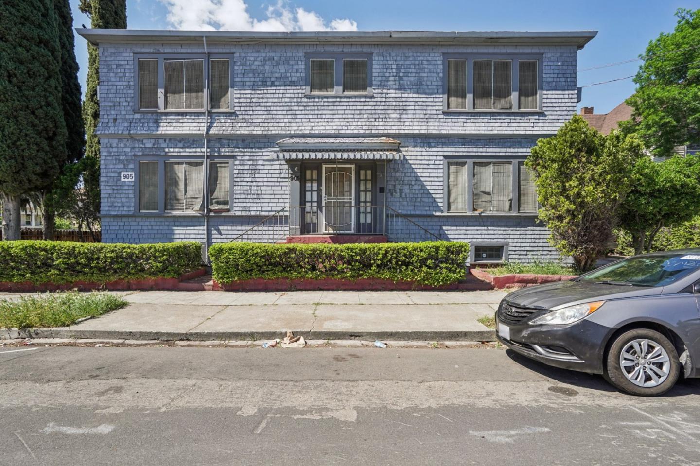 905 North Commerce Street