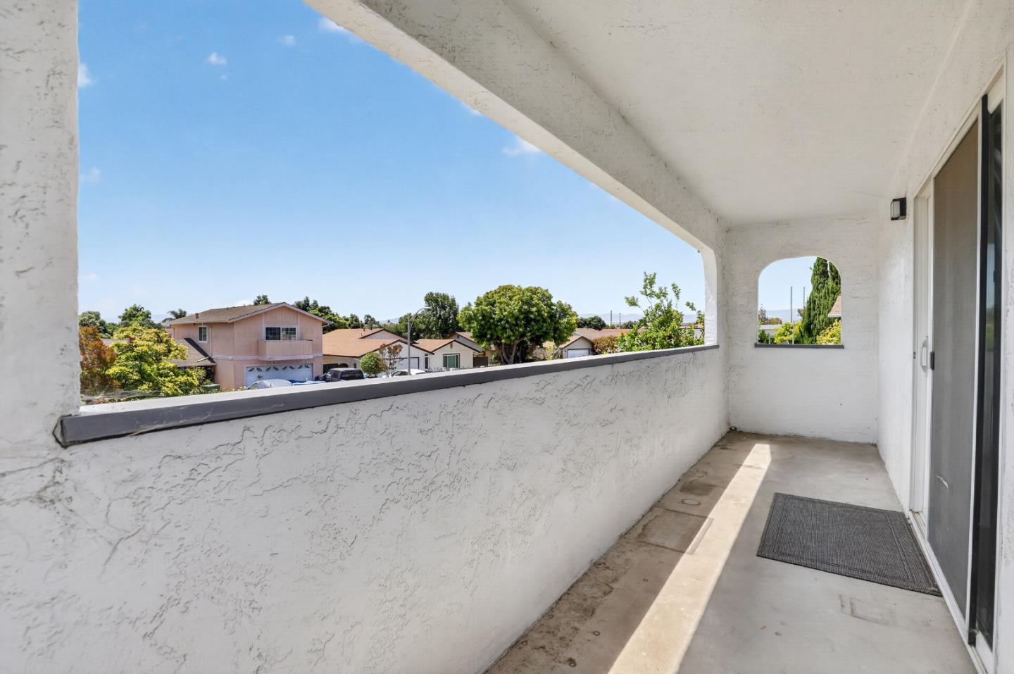2089 Avenida De Las Flores
