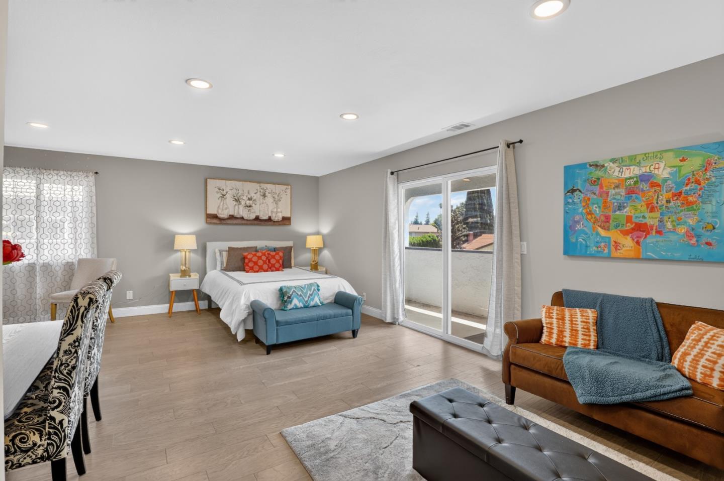 2089 Avenida De Las Flores