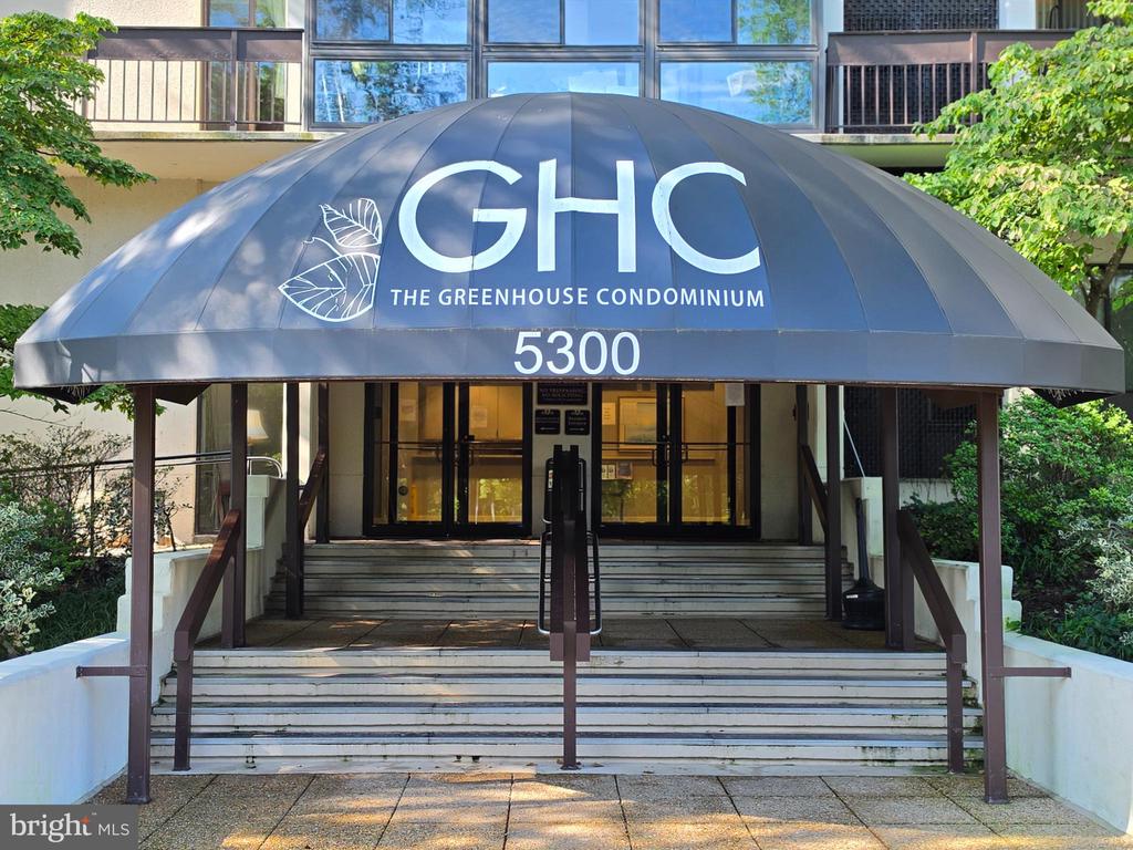 5300 HOLMES RUN PARKWAY Unit: 814