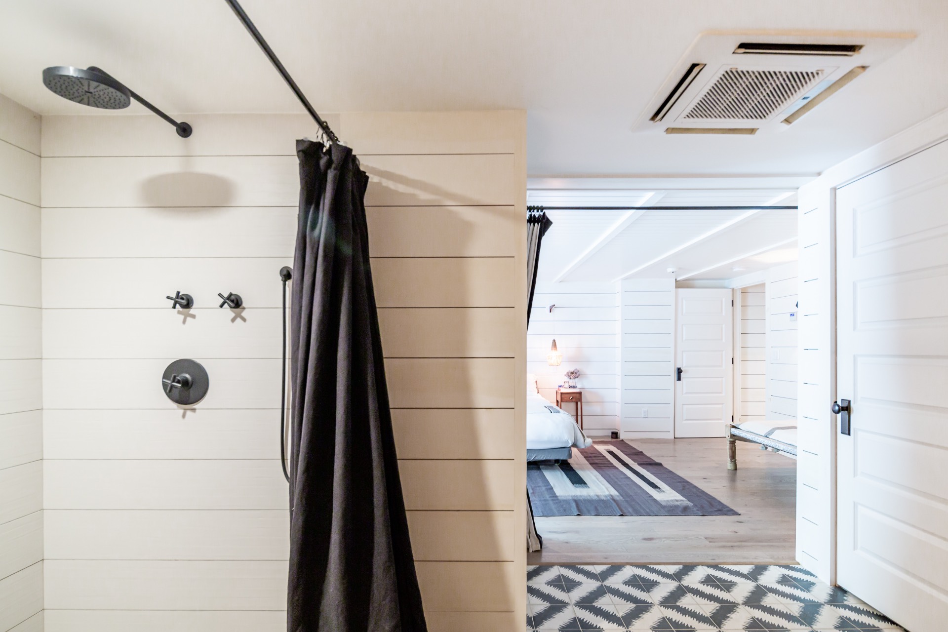 128 Three Mile Harbor Hog Creek Road