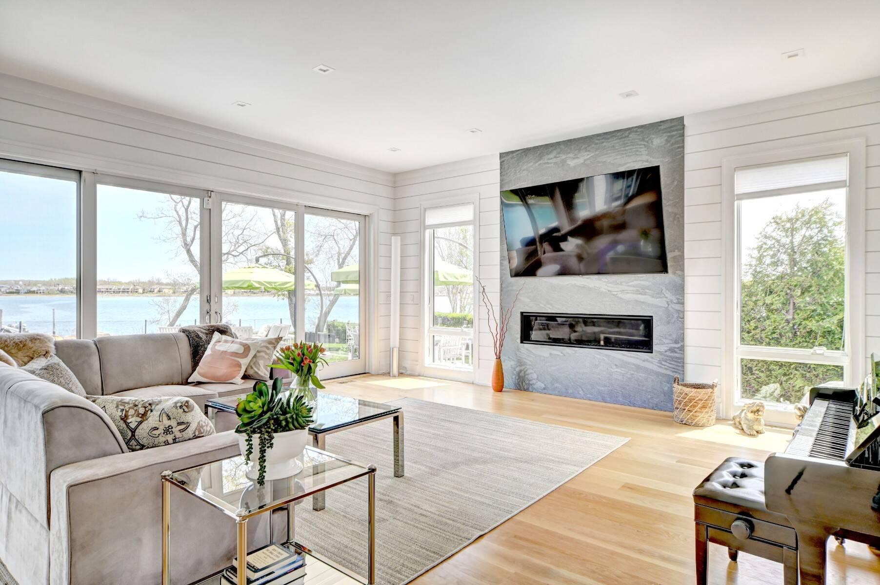 82 Harbor Drive