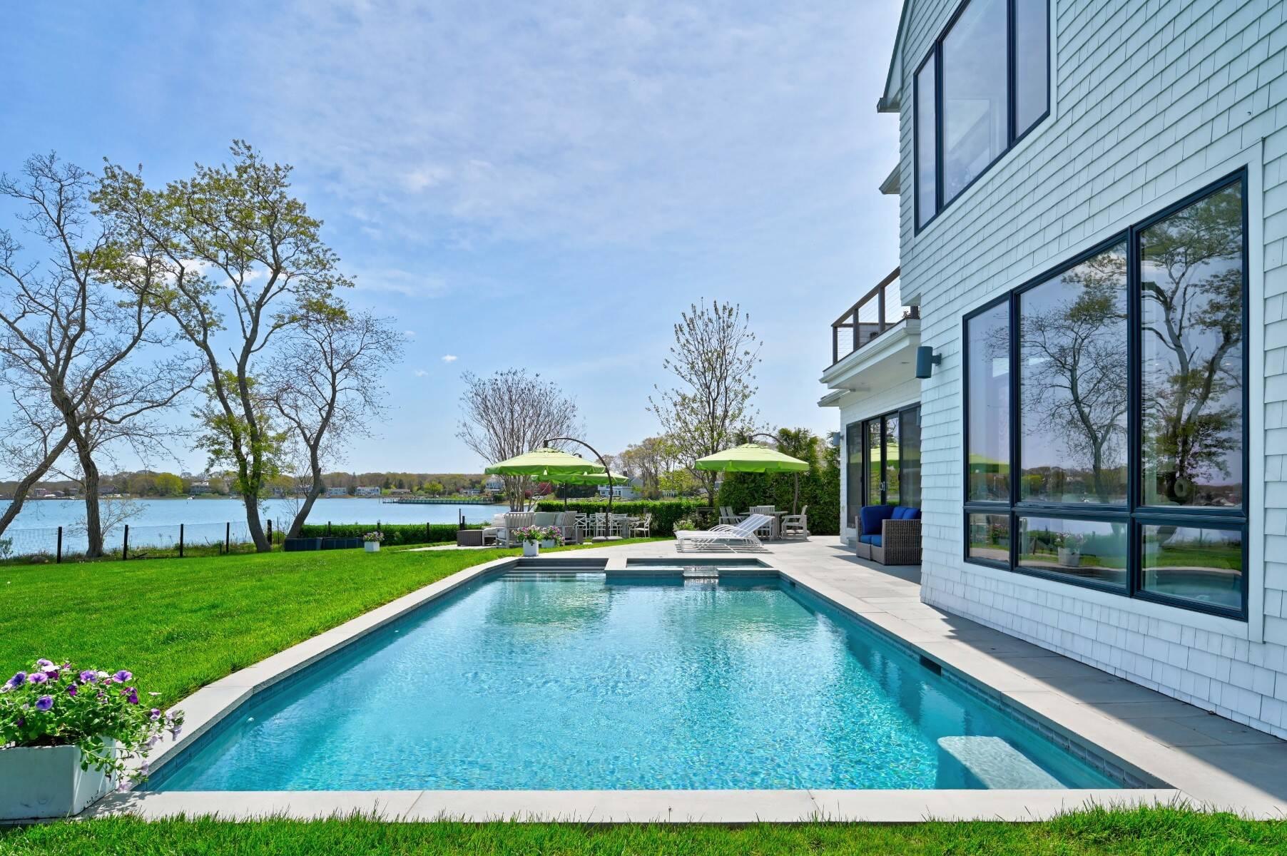 82 Harbor Drive