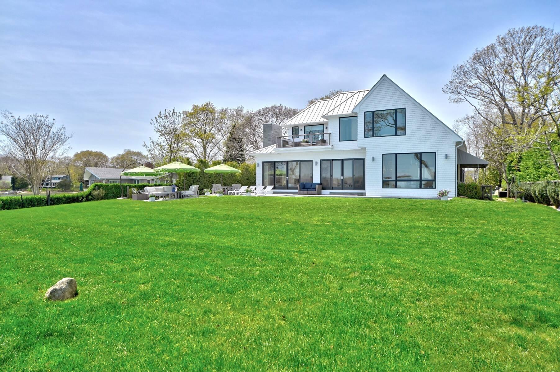 82 Harbor Drive