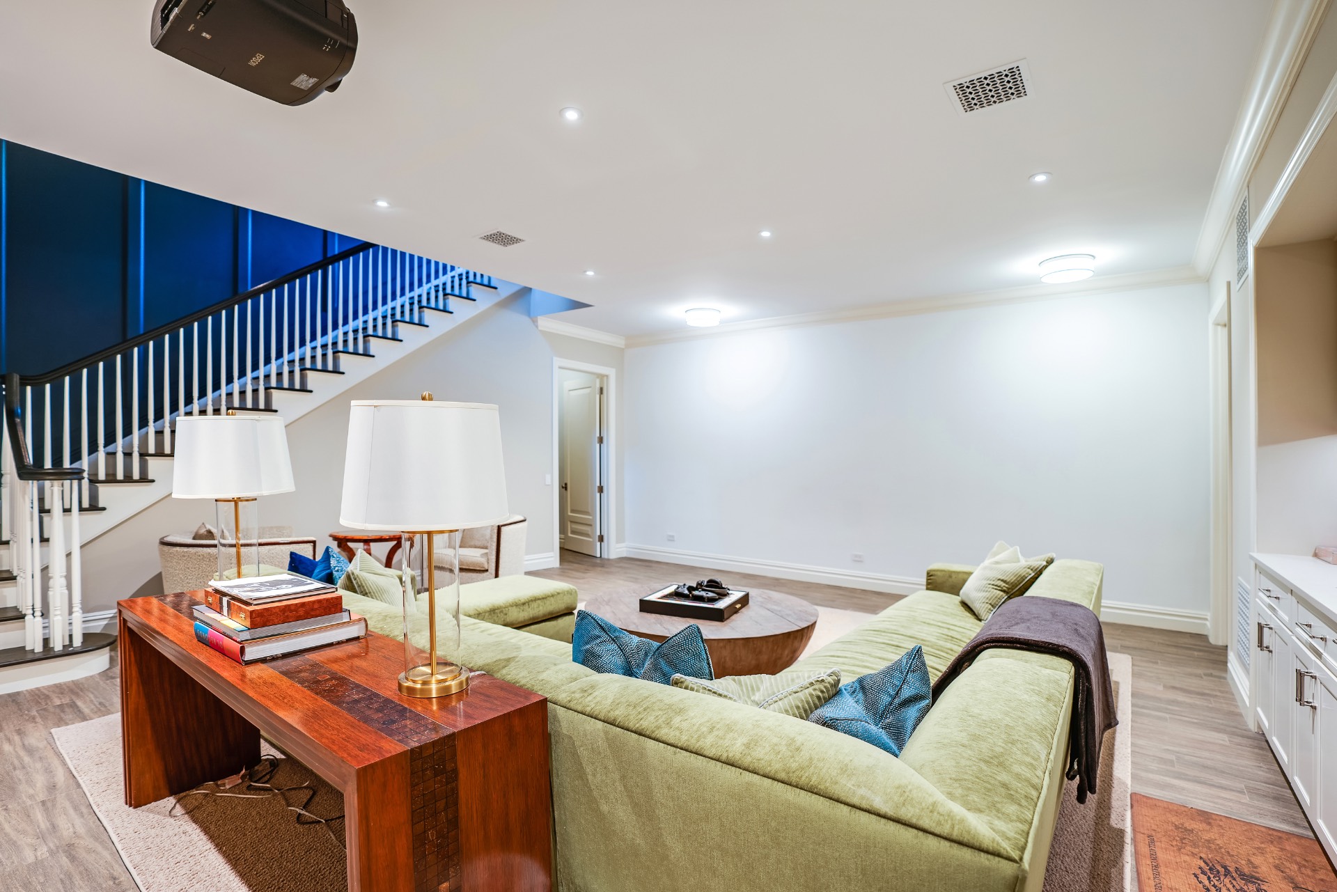 7 Owls Nest La