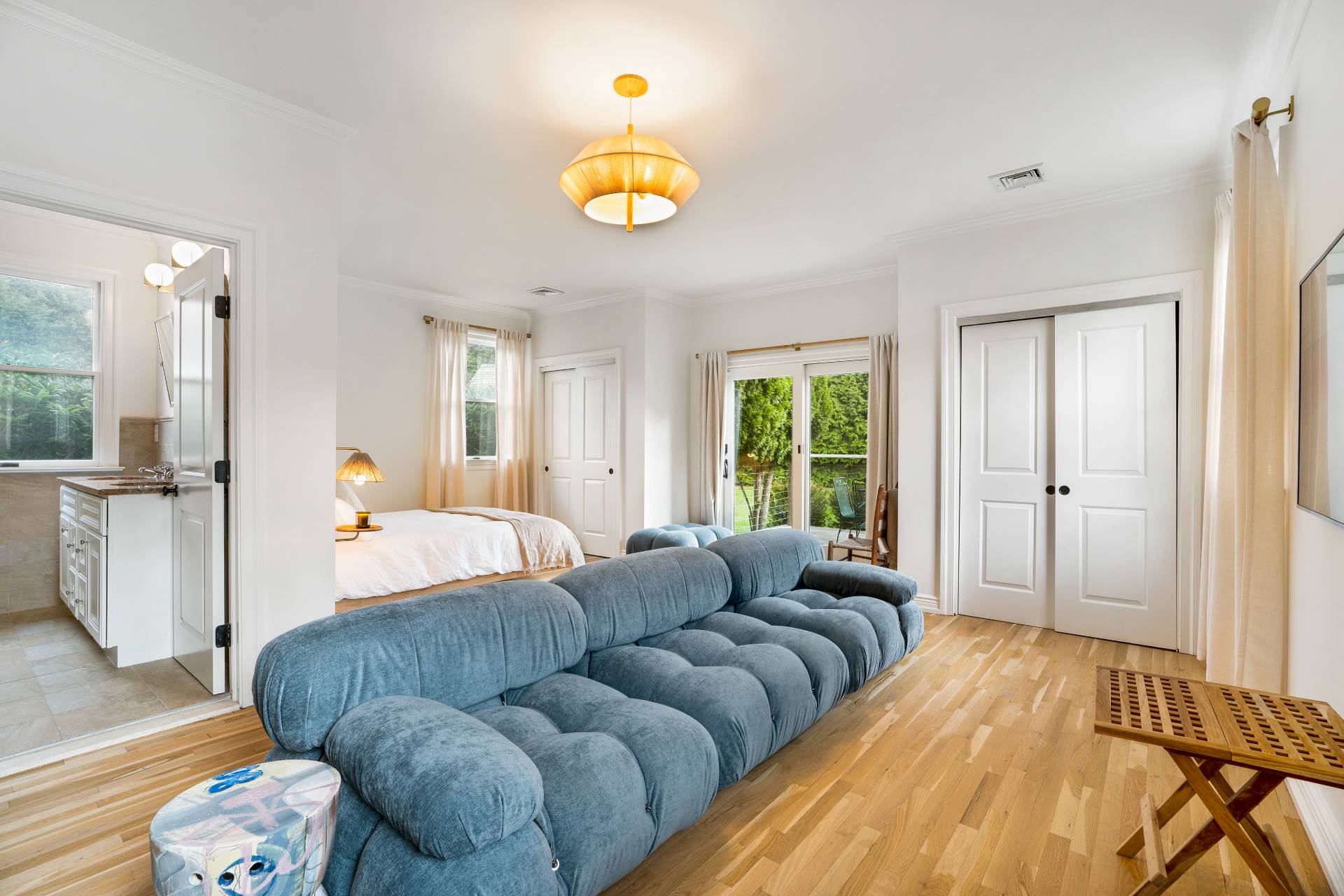 126 Meeting House Ln