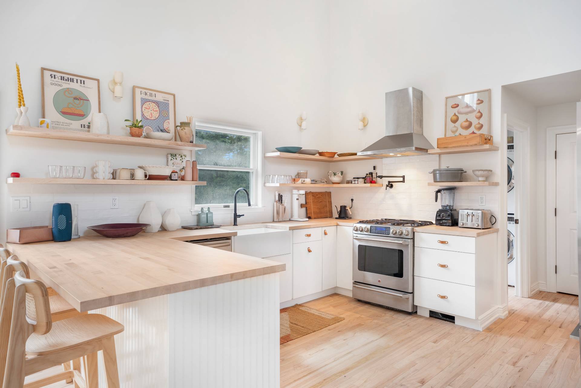 126 Meeting House Ln