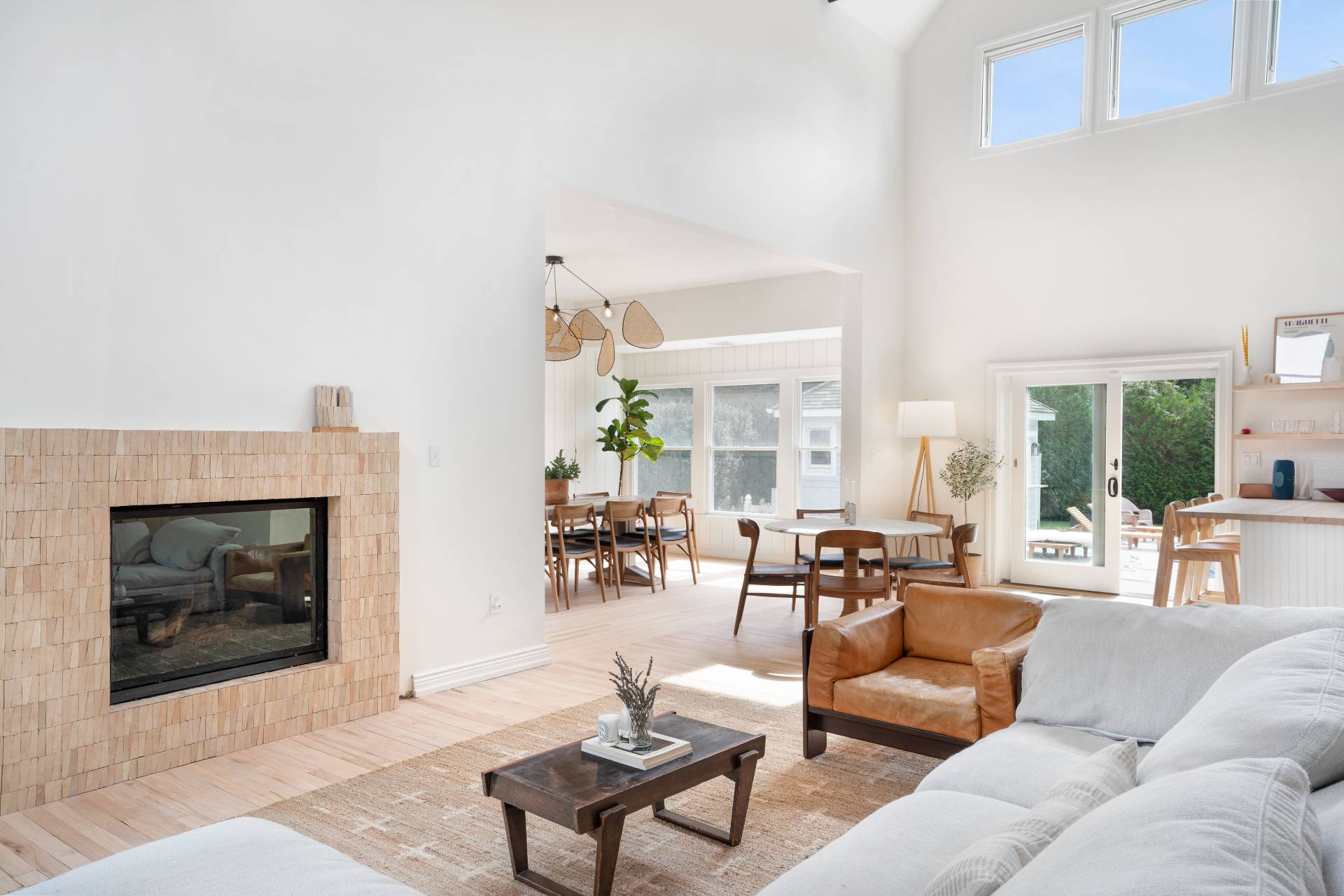 126 Meeting House Ln