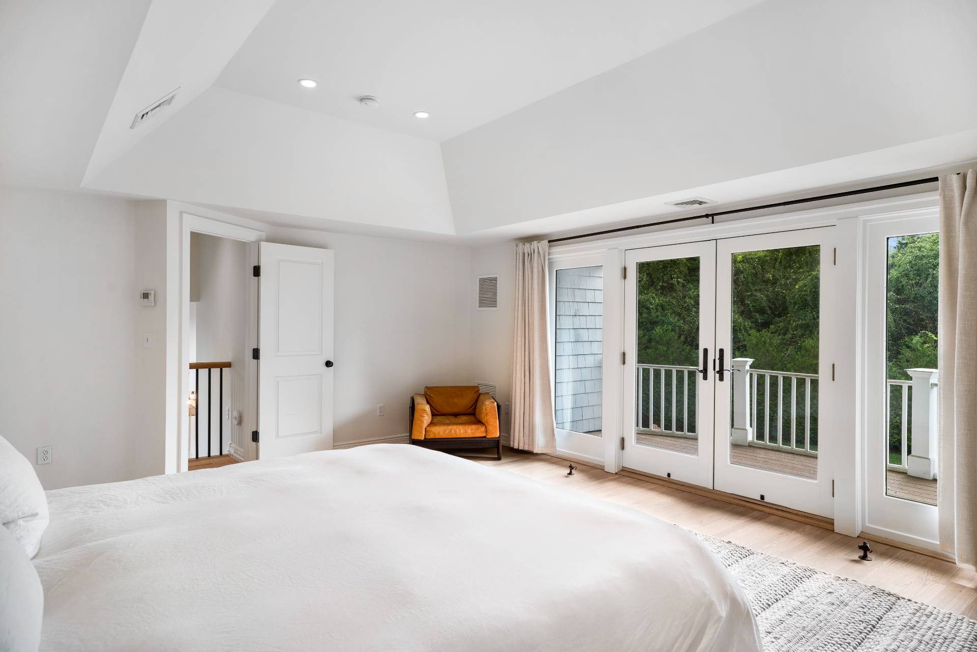 126 Meeting House Ln