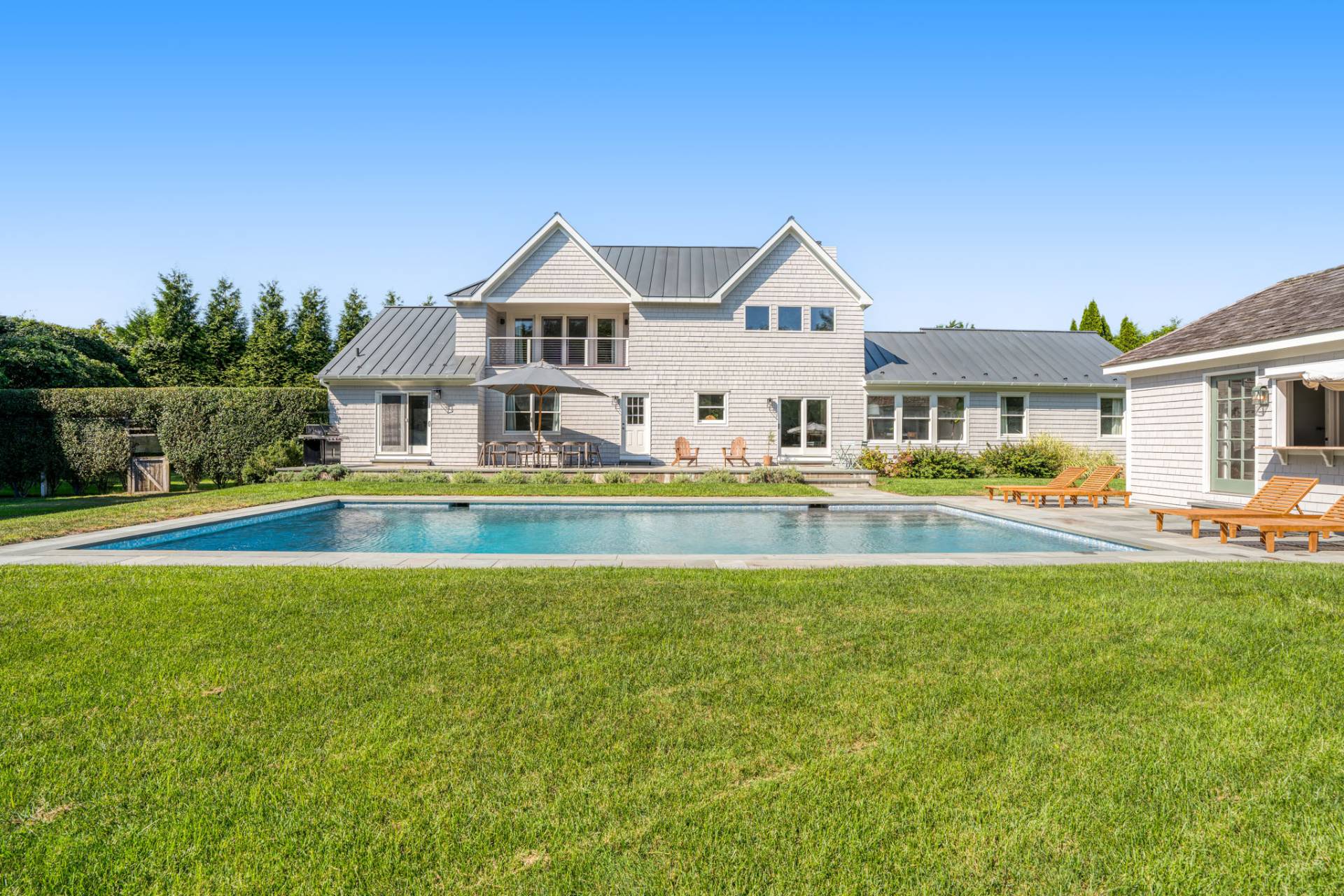 126 Meeting House Ln